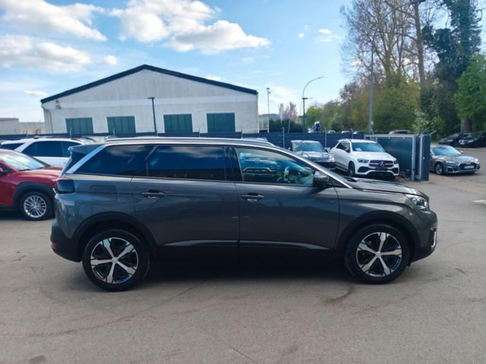Peugeot 5008 5008*7 SITZER*AUTOMATIK*VIRTUELL*PACK ASSIST*2.H (2019) - Foto 14