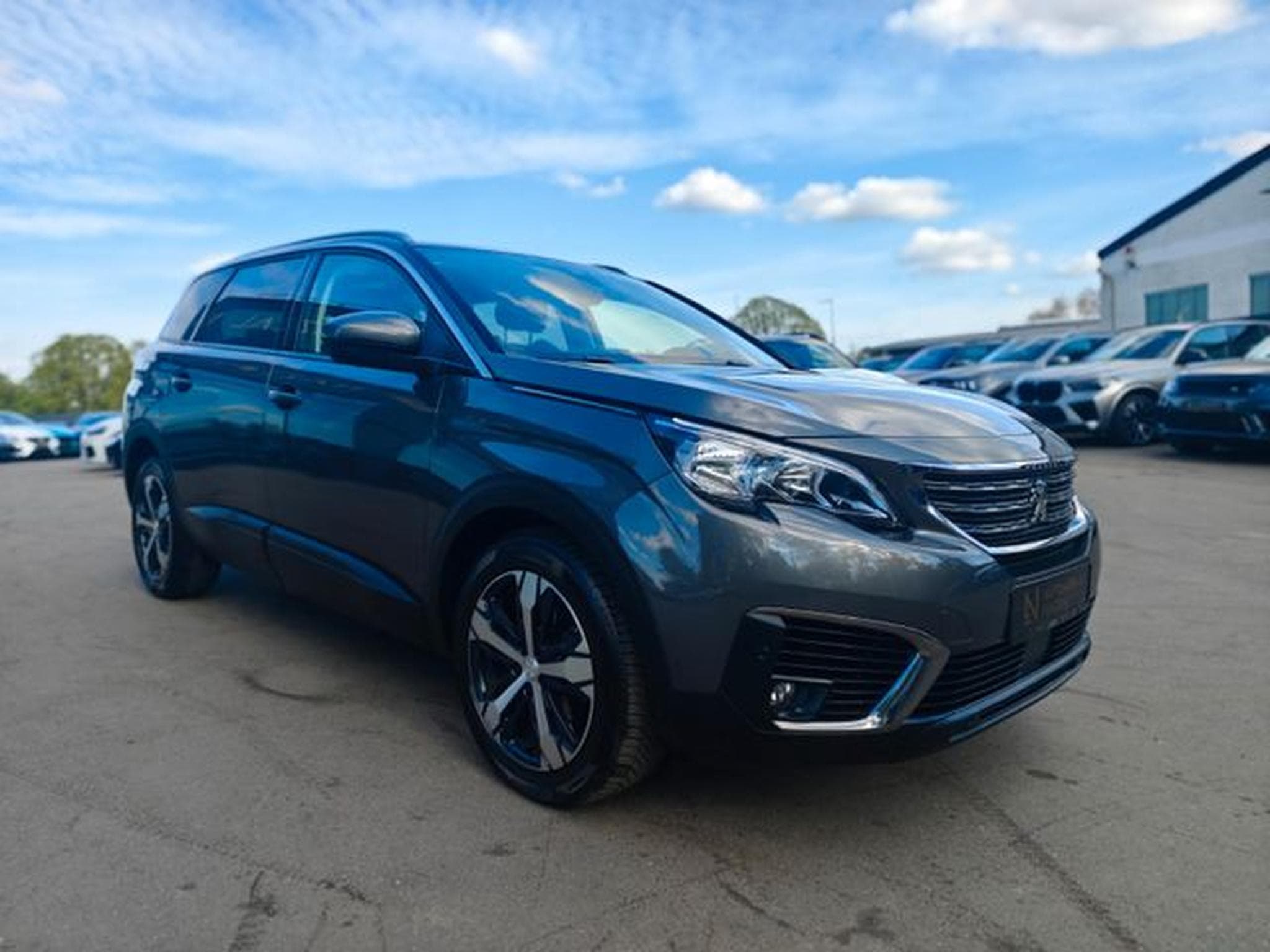 Peugeot 5008 5008*7 SITZER*AUTOMATIK*VIRTUELL*PACK ASSIST*2.H (2019) - Foto 4