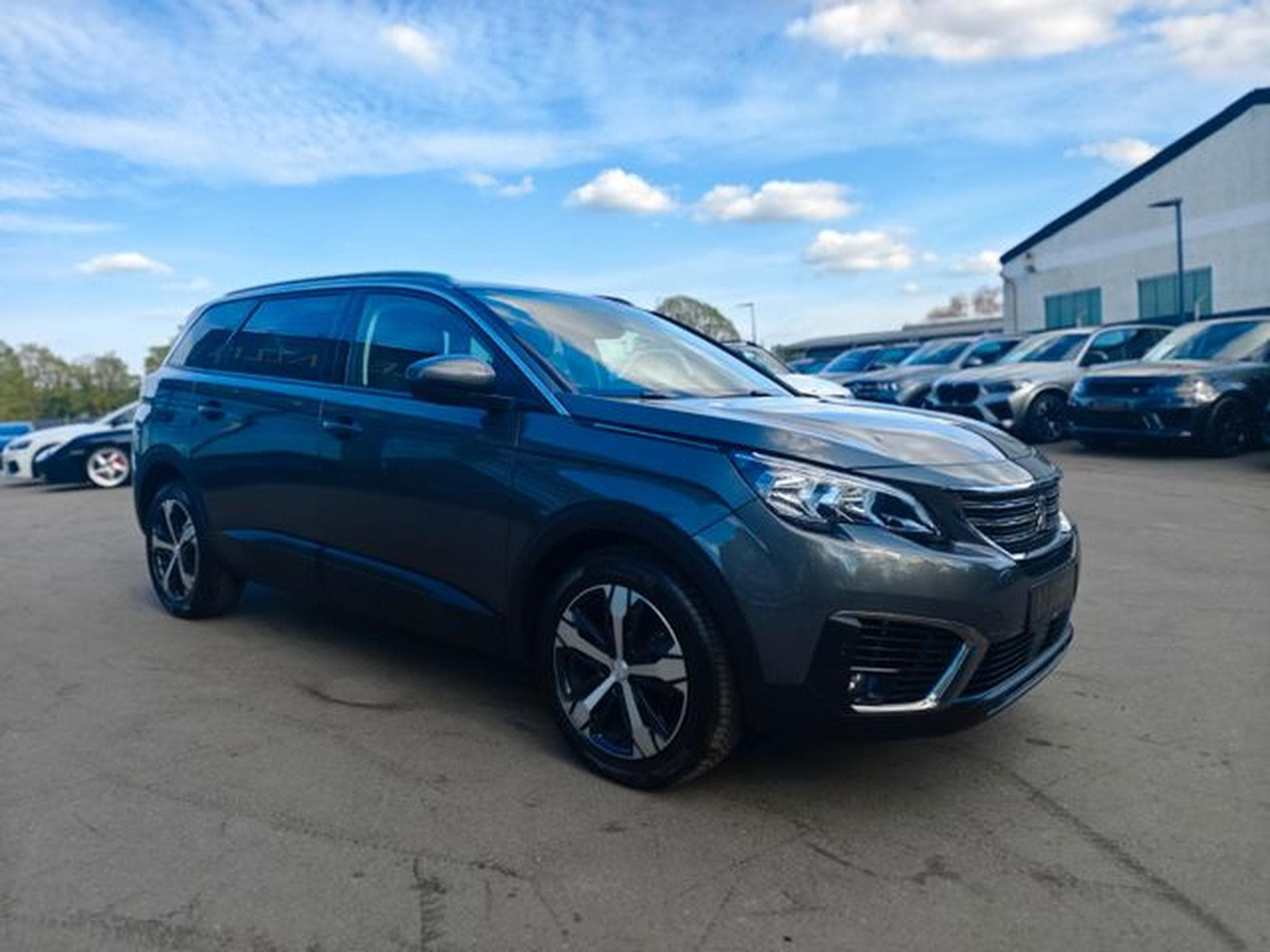 Peugeot 5008 5008*7 SITZER*AUTOMATIK*VIRTUELL*PACK ASSIST*2.H (2019) - Foto 5
