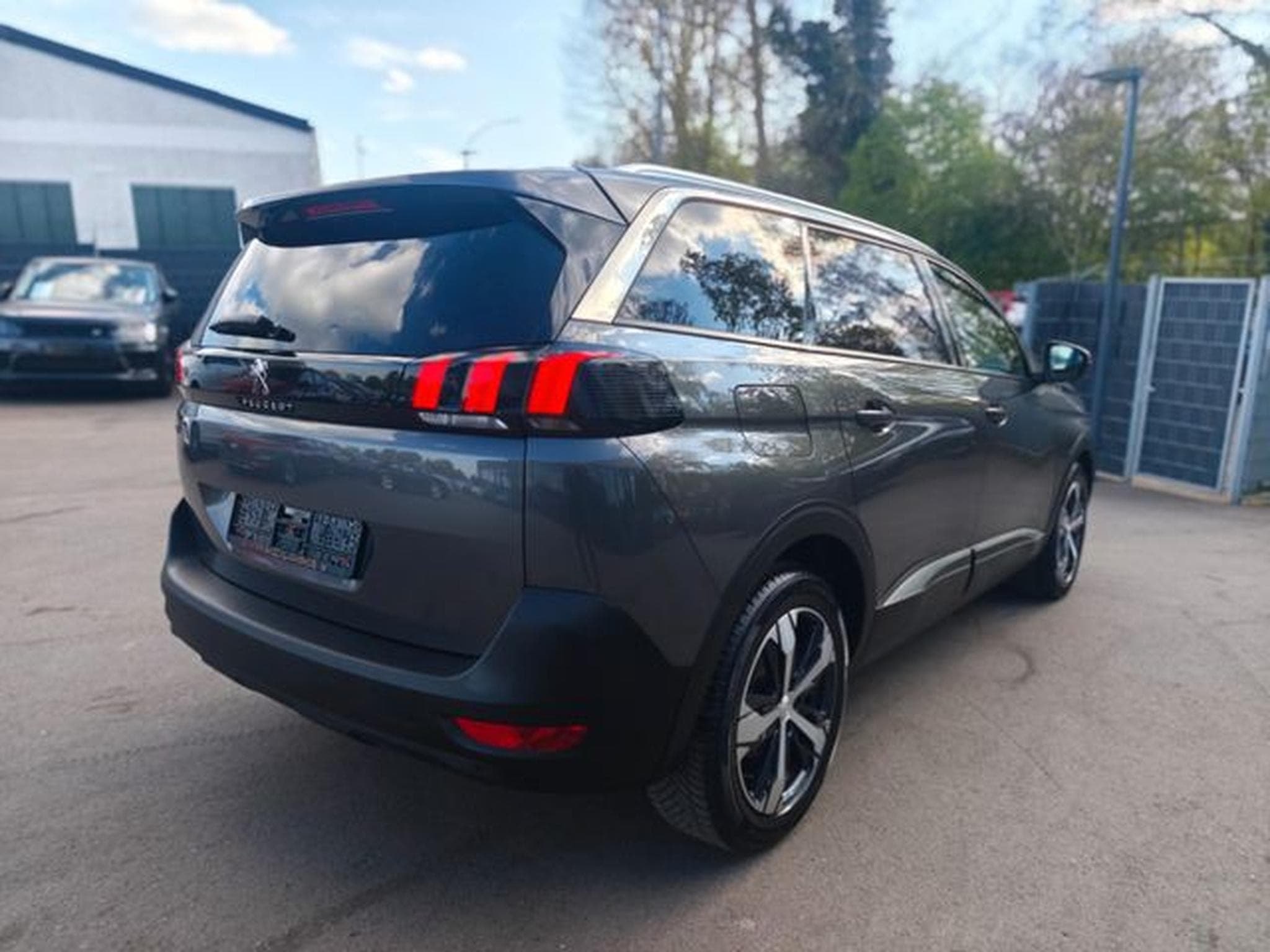 Peugeot 5008 5008*7 SITZER*AUTOMATIK*VIRTUELL*PACK ASSIST*2.H (2019) - Foto 6