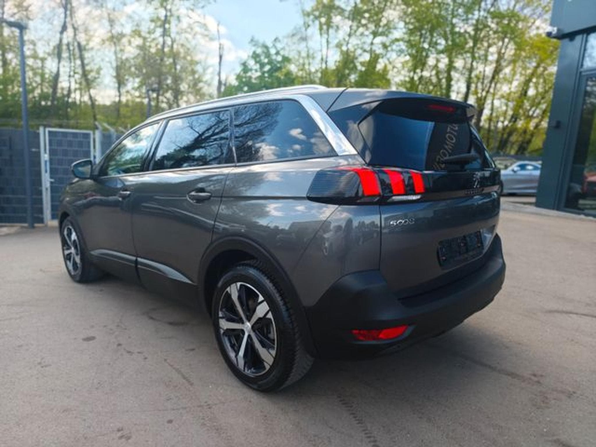 Peugeot 5008 5008*7 SITZER*AUTOMATIK*VIRTUELL*PACK ASSIST*2.H (2019) - Foto 8