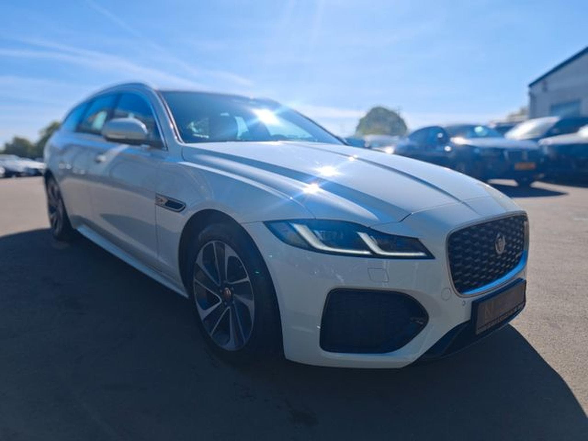 Jaguar XF XF SPORTBRAKE AWD*R-DYNAMIC*2.HD*LED*LEDER*TOP* (2023) - Foto 4