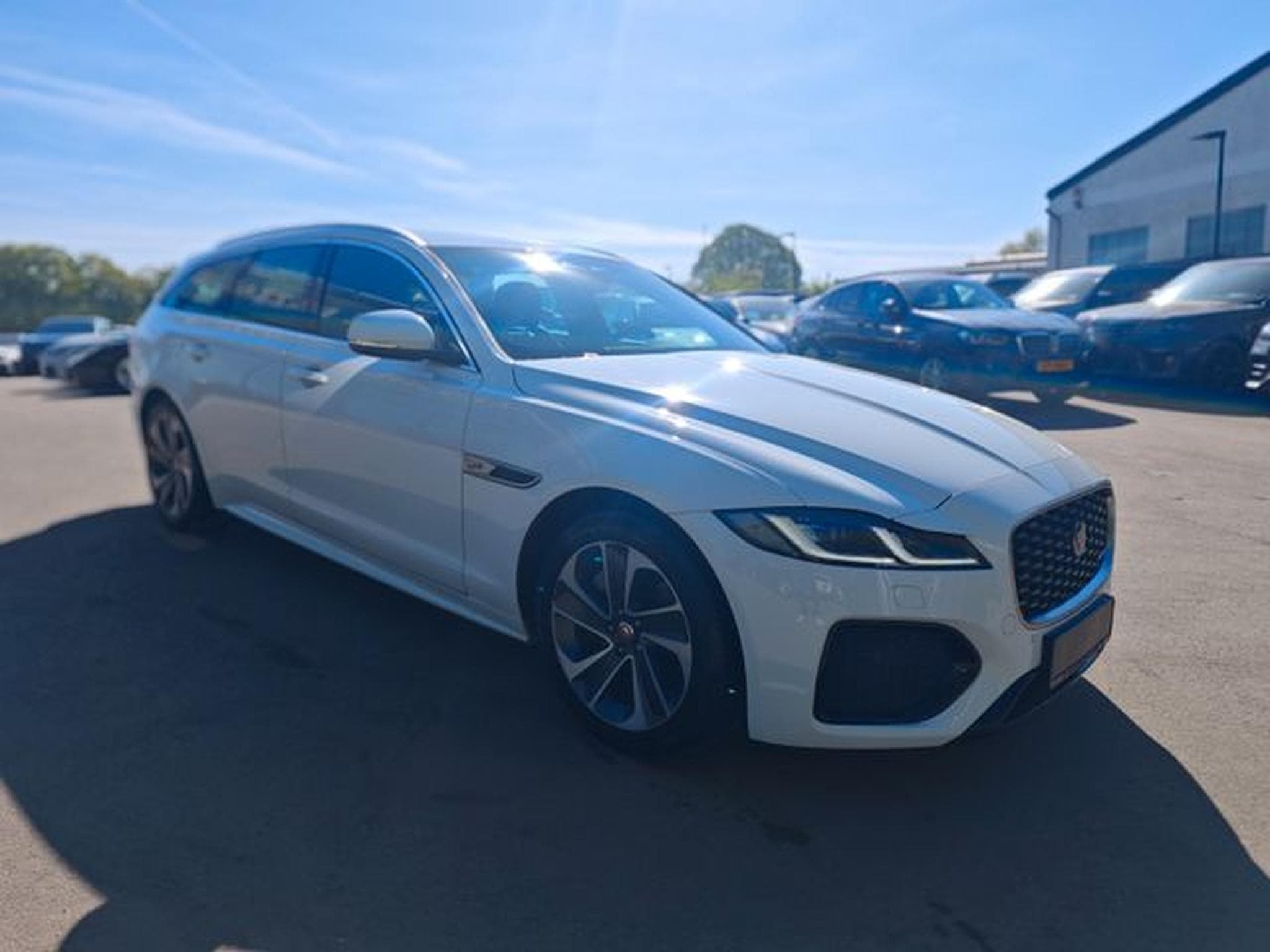 Jaguar XF XF SPORTBRAKE AWD*R-DYNAMIC*2.HD*LED*LEDER*TOP* (2023) - Foto 5