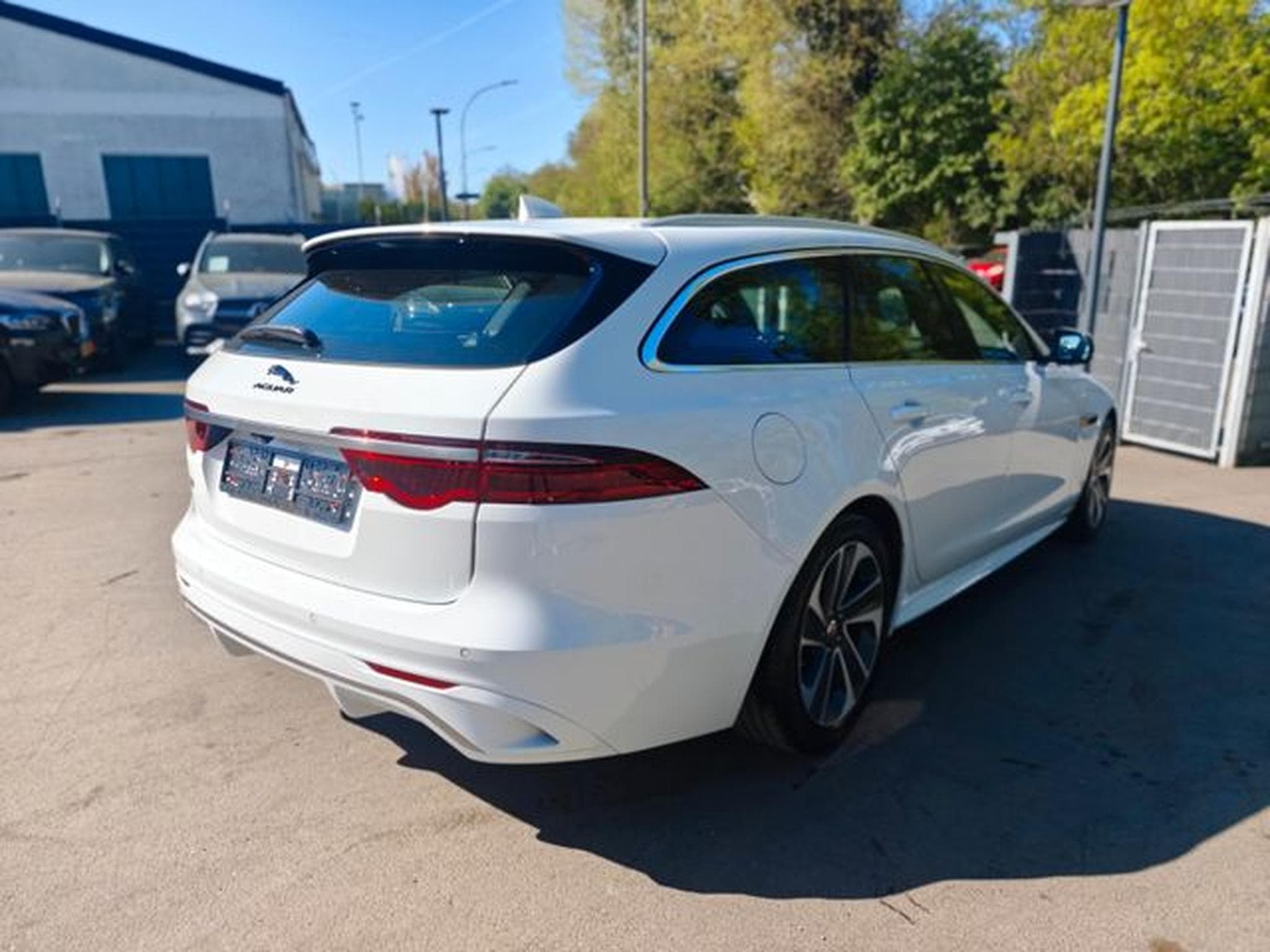 Jaguar XF XF SPORTBRAKE AWD*R-DYNAMIC*2.HD*LED*LEDER*TOP* (2023) - Foto 6