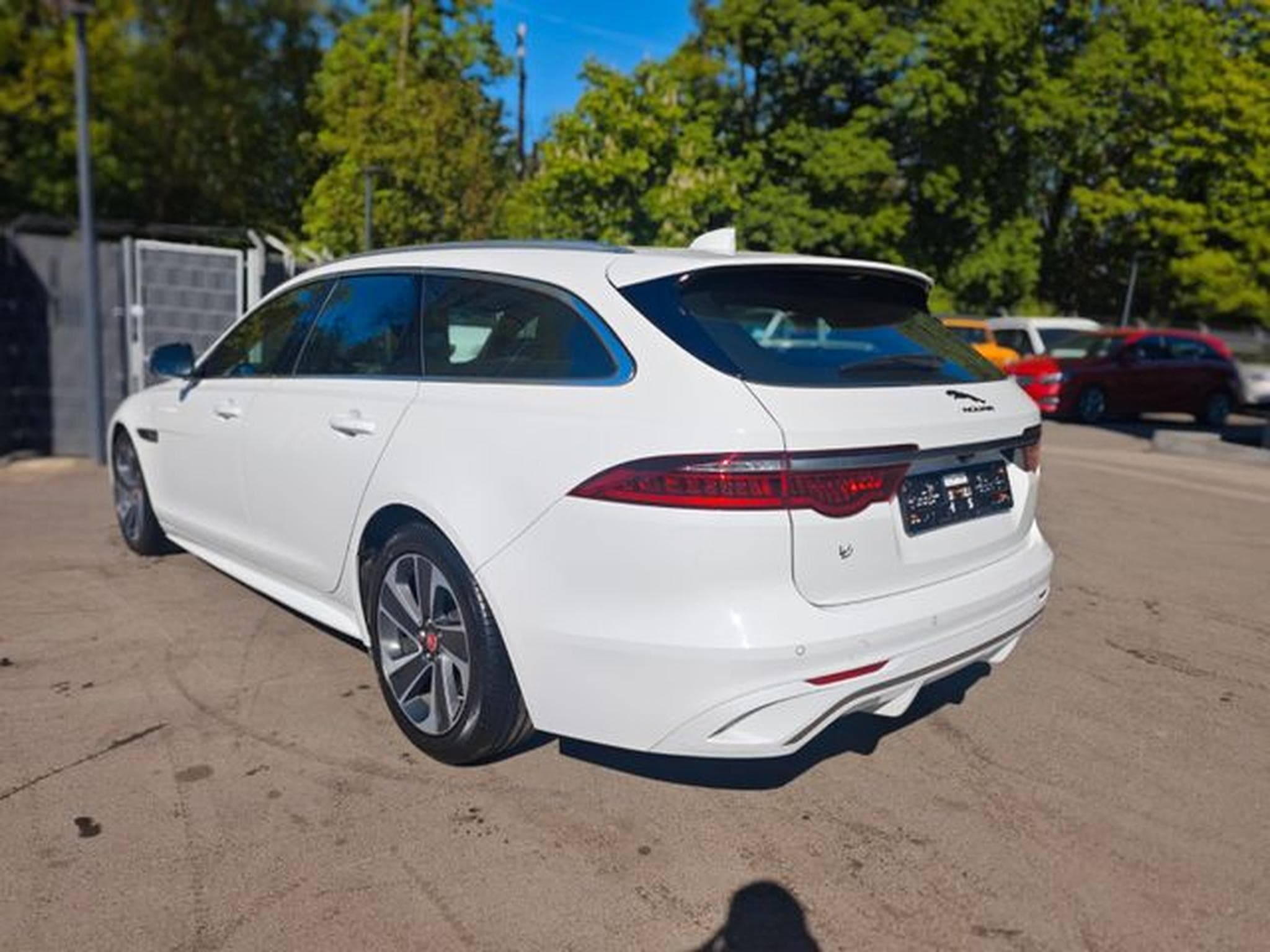 Jaguar XF XF SPORTBRAKE AWD*R-DYNAMIC*2.HD*LED*LEDER*TOP* (2023) - Foto 7