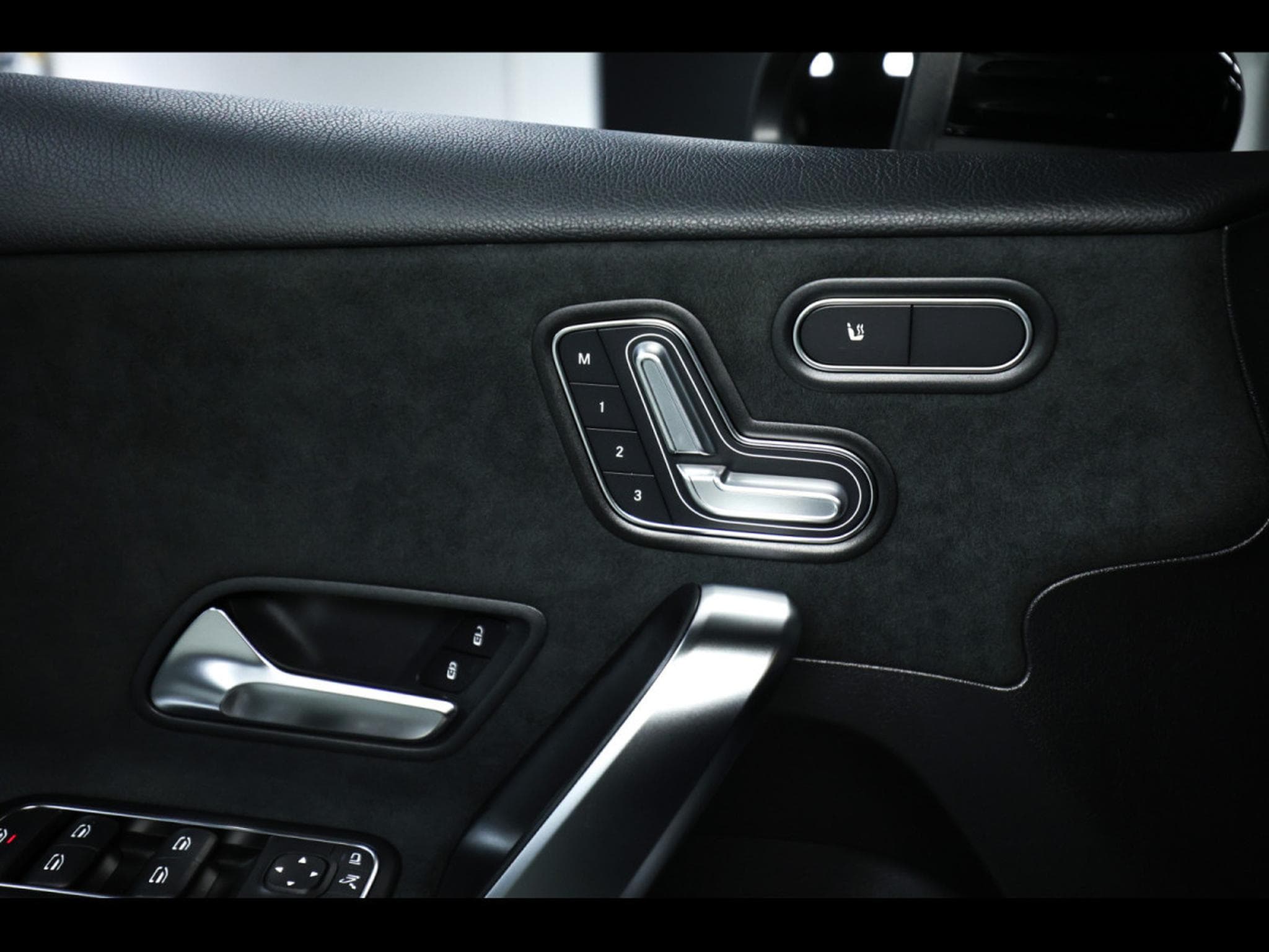 Mercedes A 45 AMG 4MATIC PACK AERODYNAMIQUE (2022) - Photo 25