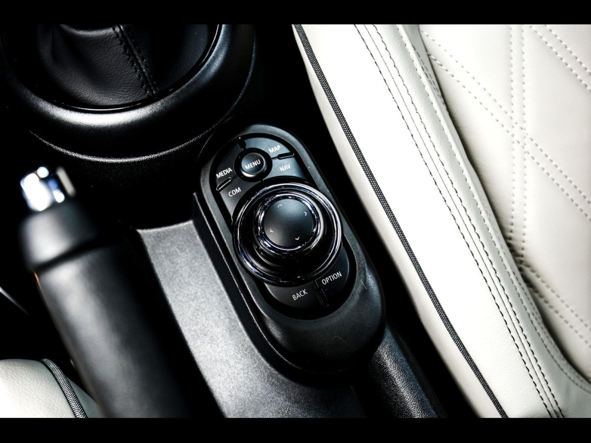 Mini Cooper S 3 PORTES YOURS TRIM – CHILI RED (2022) - Photo 25