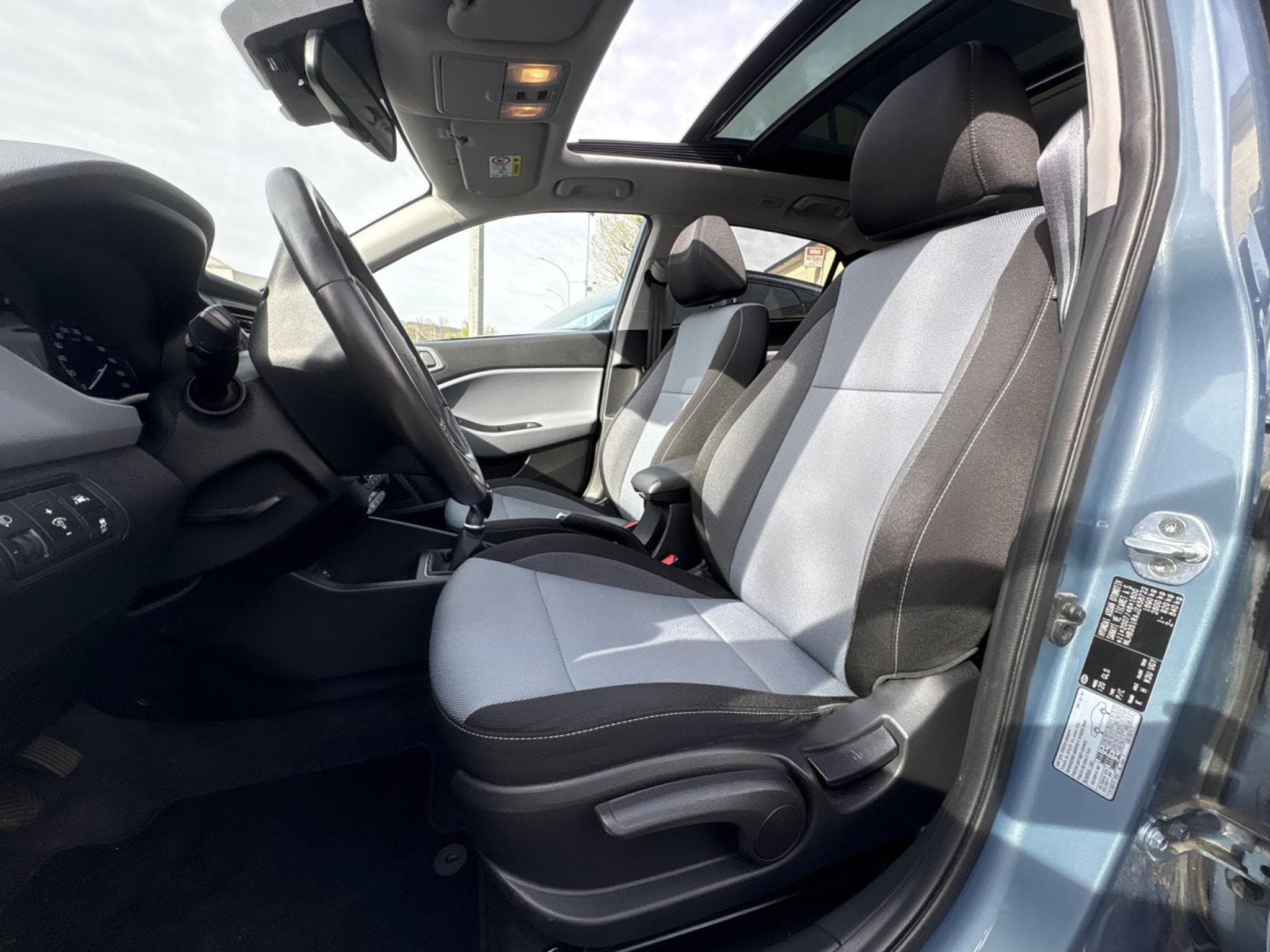 Hyundai i20 1.4 CRDI 90 PREMIUM (2018) - Photo 4