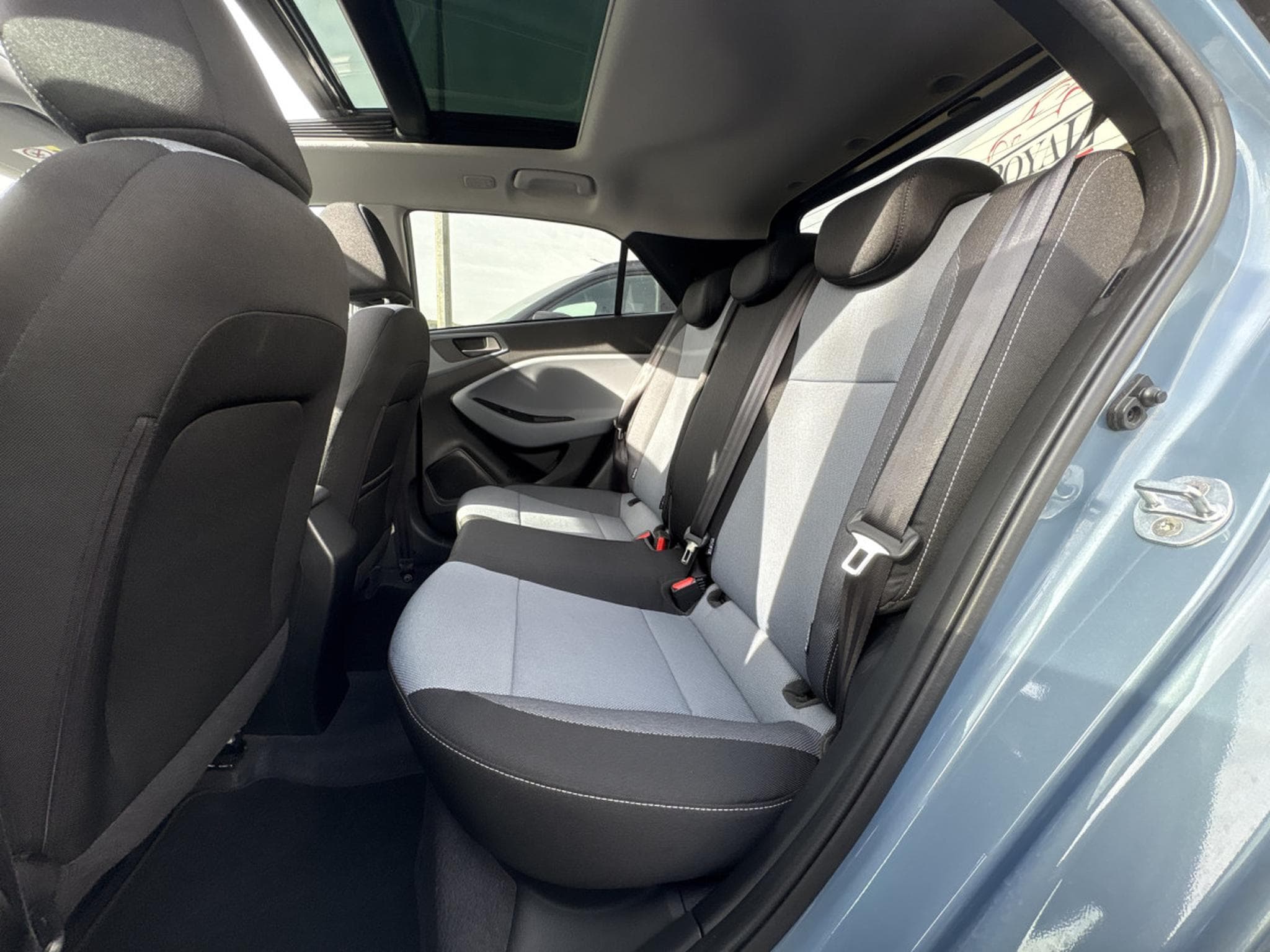 Hyundai i20 1.4 CRDI 90 PREMIUM (2018) - Photo 5