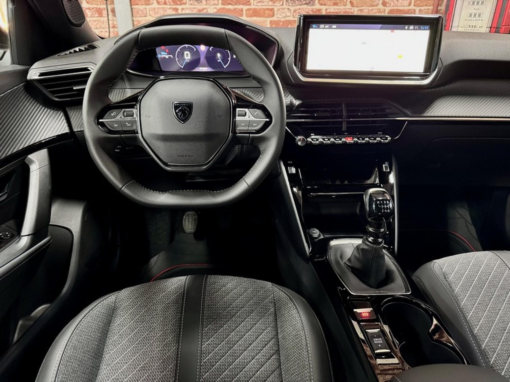 Peugeot 2008 2008 1.2 101cv ALLURE  Navi/camera/Jalu 17 (2024) - Foto 4