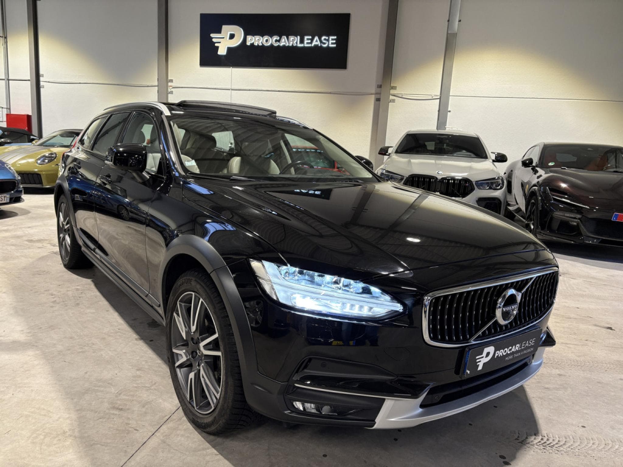 Volvo V90 Pro AWD/PANO/19/360/HUP.D/VOLL (2020) - Photo 2