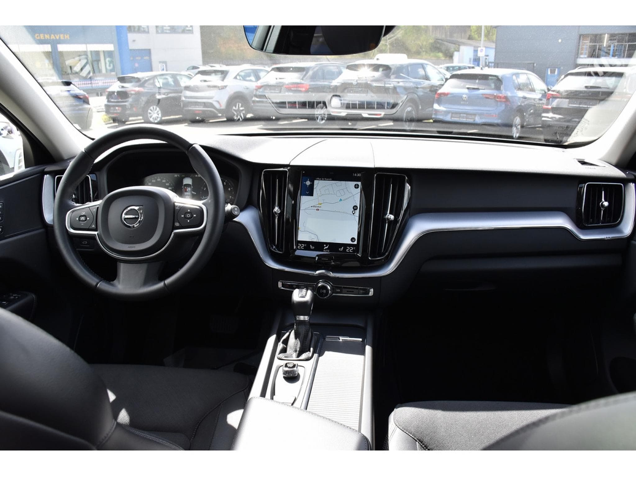 Volvo XC60 2.0 T5 Momentum Geartronic MEMO PANO BLIS CAM360 1° MAIN (2019) - Photo 10