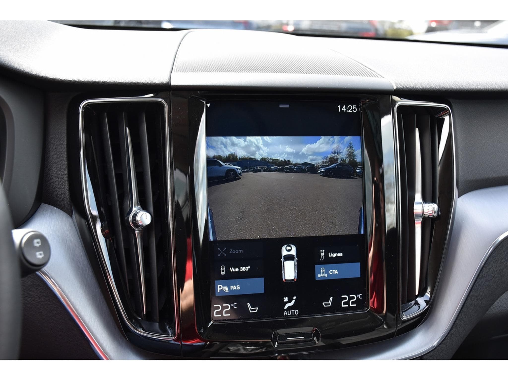 Volvo XC60 2.0 T5 Momentum Geartronic MEMO PANO BLIS CAM360 1° MAIN (2019) - Photo 17