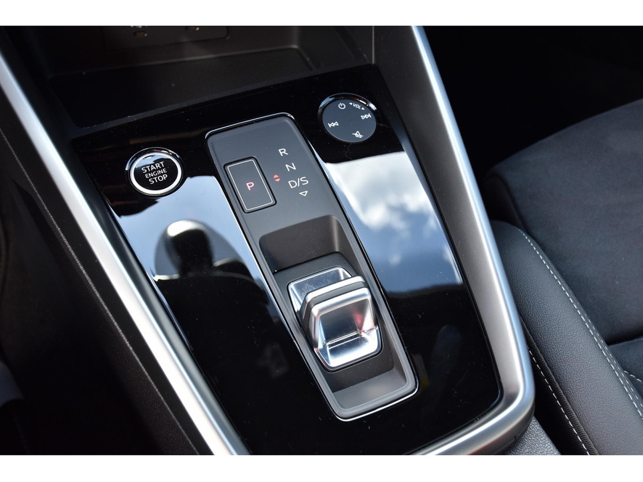 Audi A3 Sportback 40 TFSI Quattro S-Line S-Tronic CUIR ACC PARK 1°M. (2022) - Photo 20