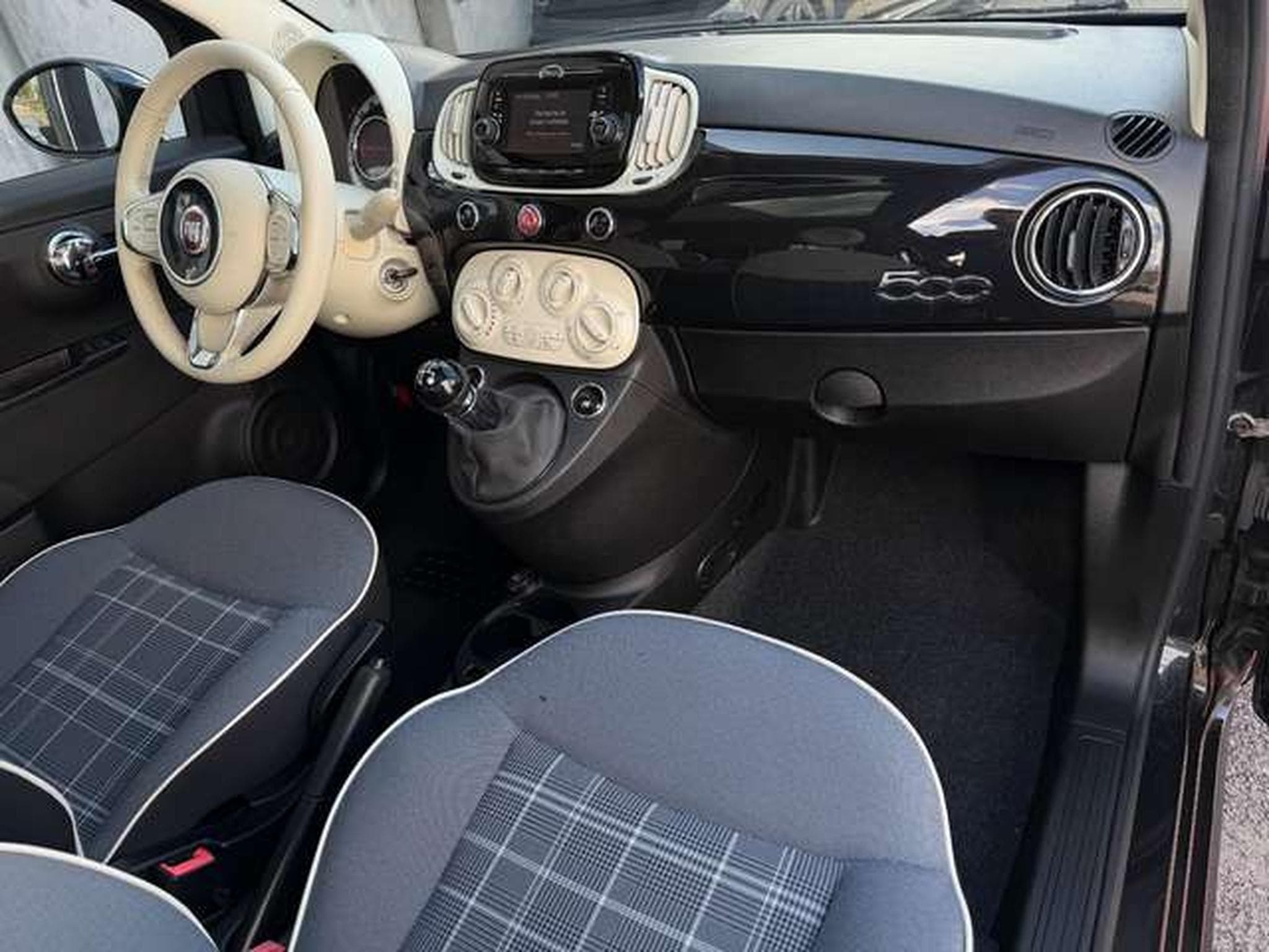 Fiat 500 1.2 69 LOUNGE (2018) - Photo 14