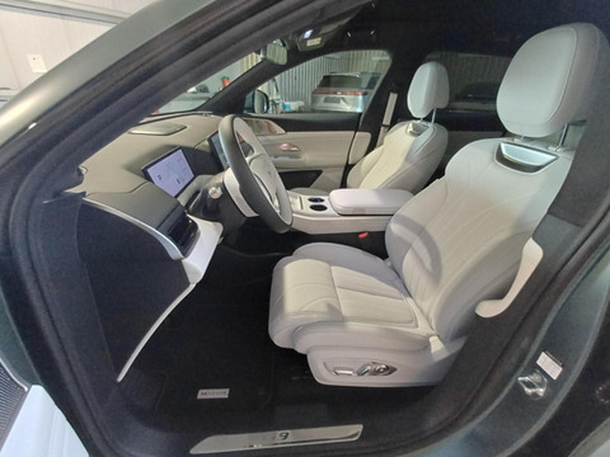 Xpeng G9 G9 New AWD Performance (2026) - Photo 8