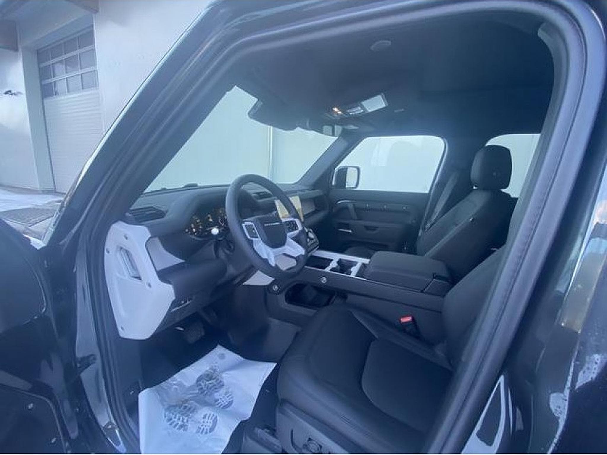 Land-Rover Defender (2025) - Photo 10