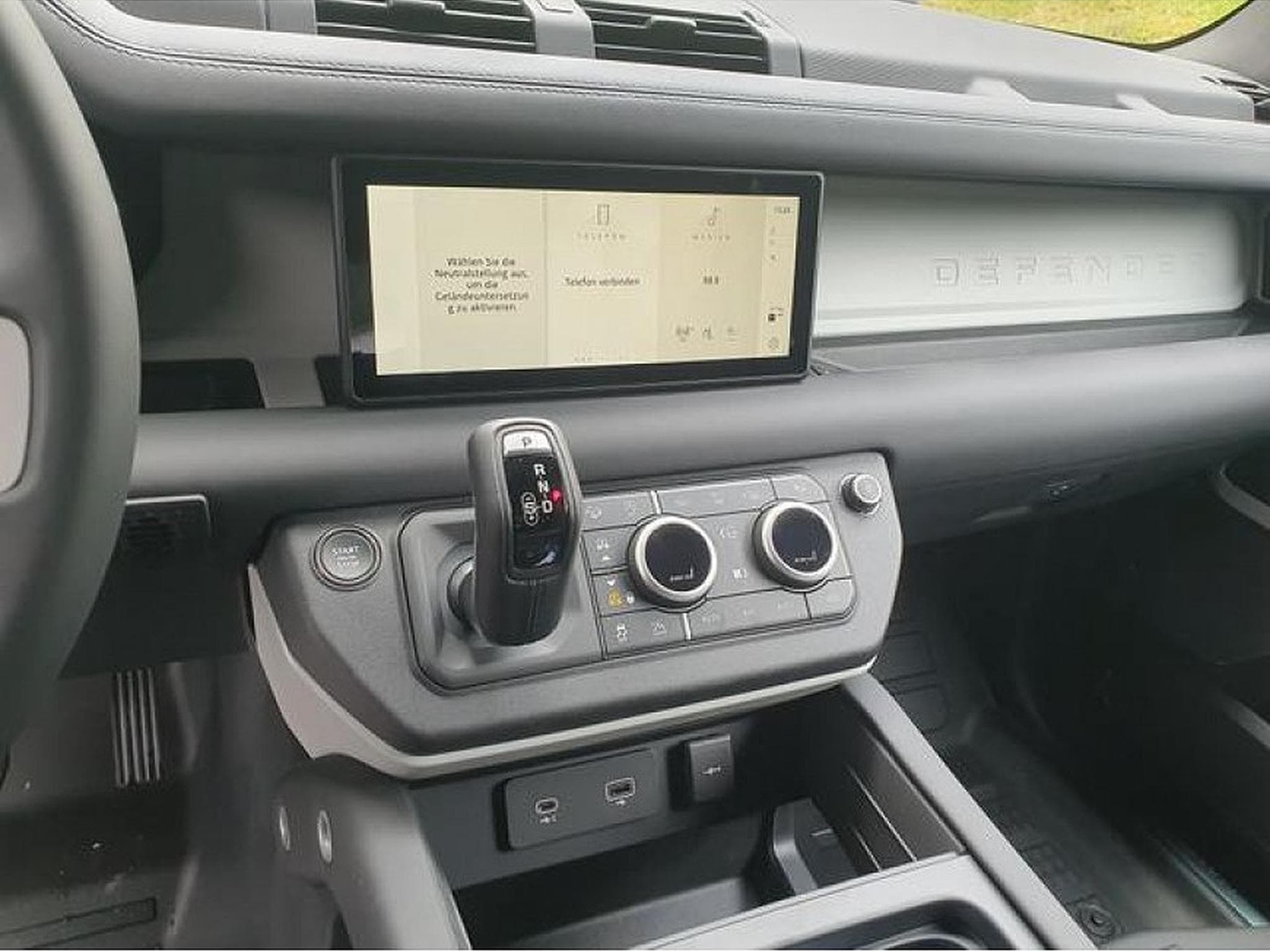 Land-Rover Defender (2025) - Photo 12