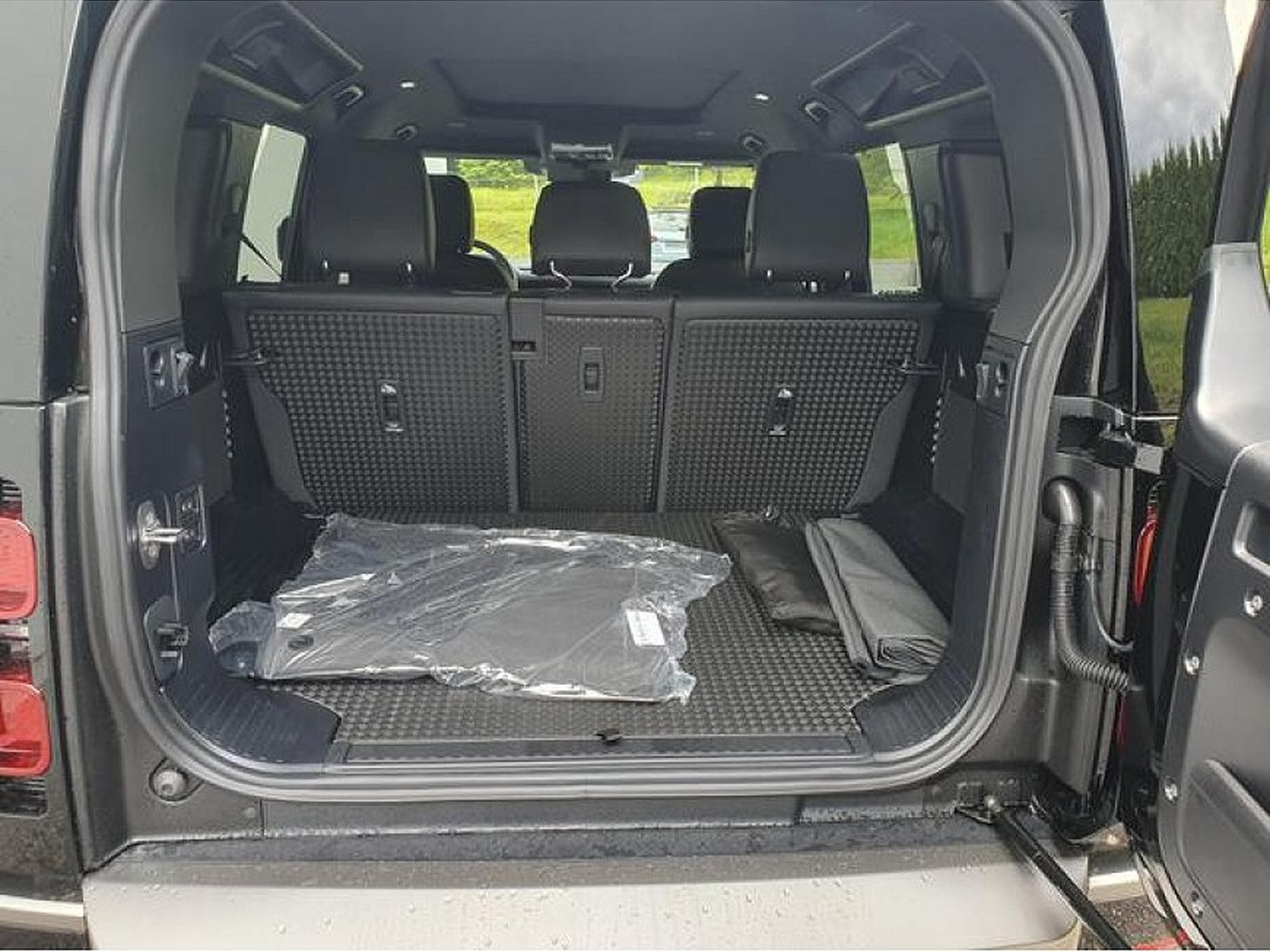 Land-Rover Defender (2025) - Photo 15