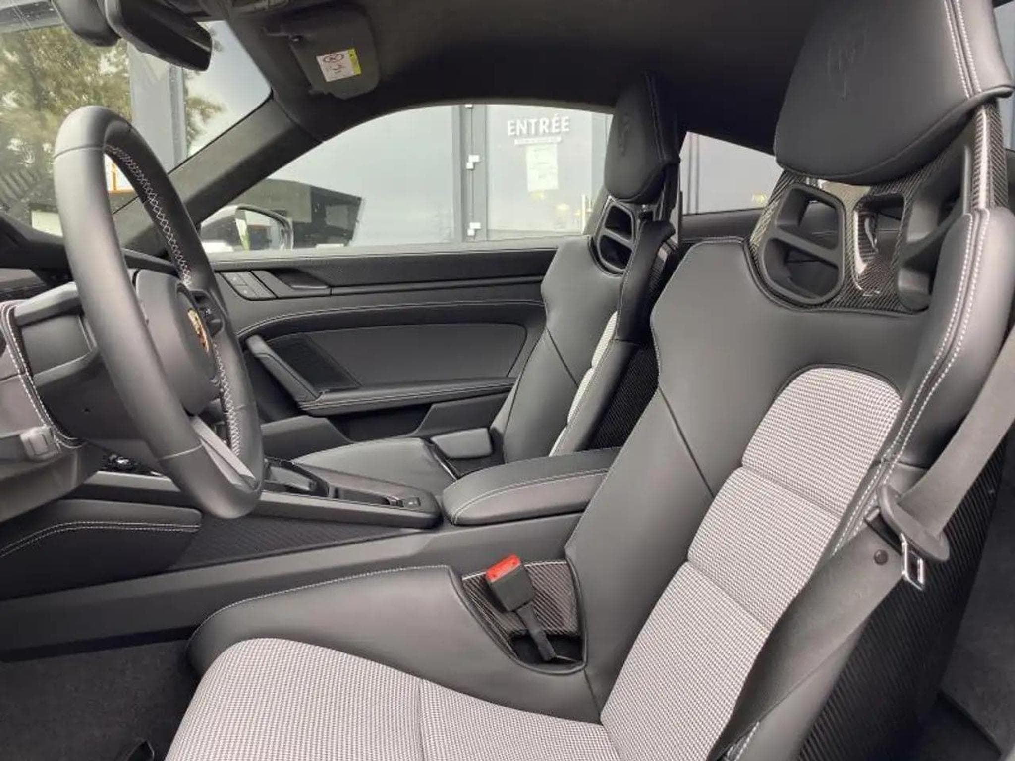 Porsche 911 (2023) - Photo 12