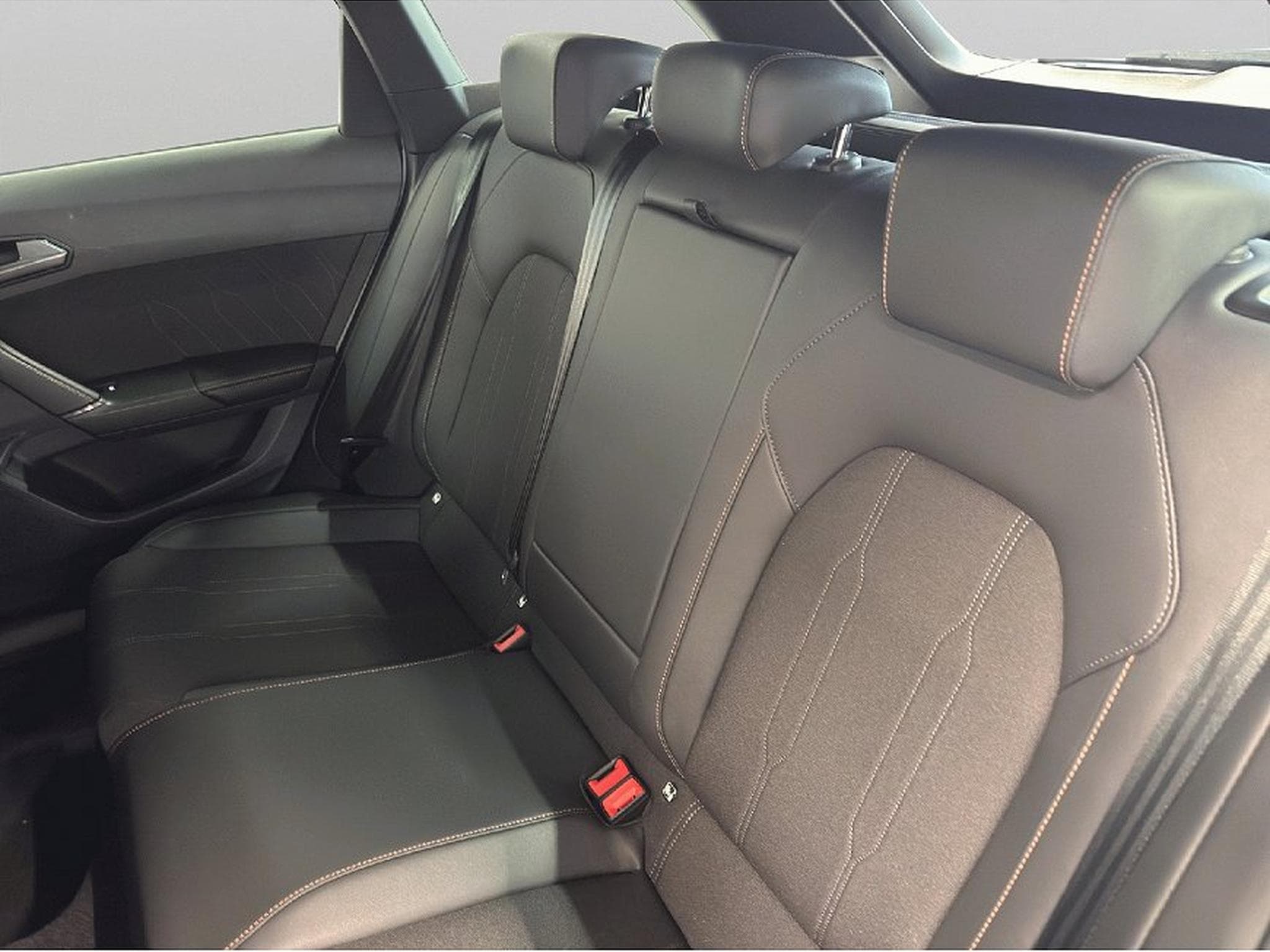 Cupra Leon (2025) - Photo 11