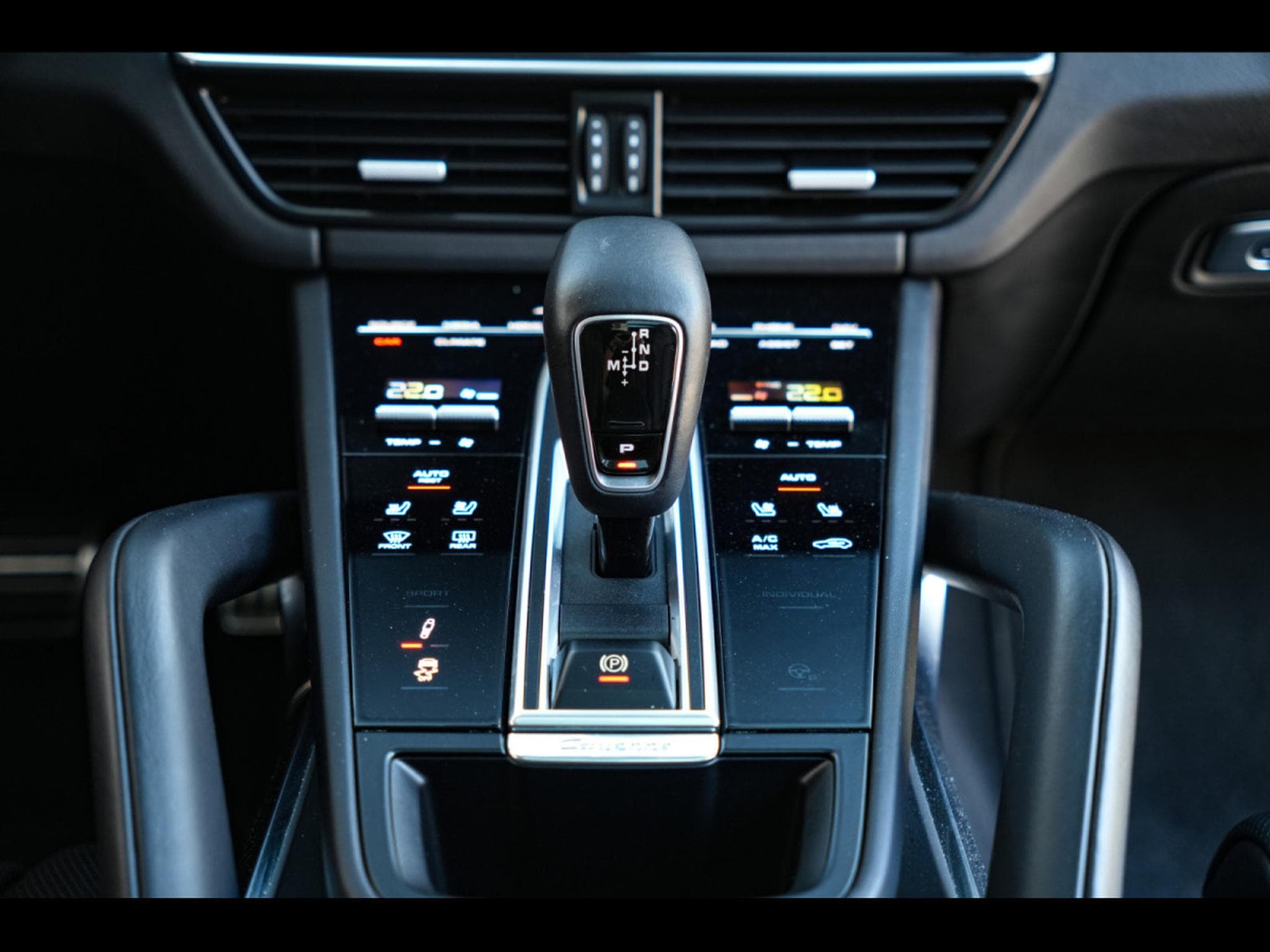 Porsche Cayenne TURBO COUPE TIPTRONIC – MOONLIGHT BLUE (2020) - Photo 18