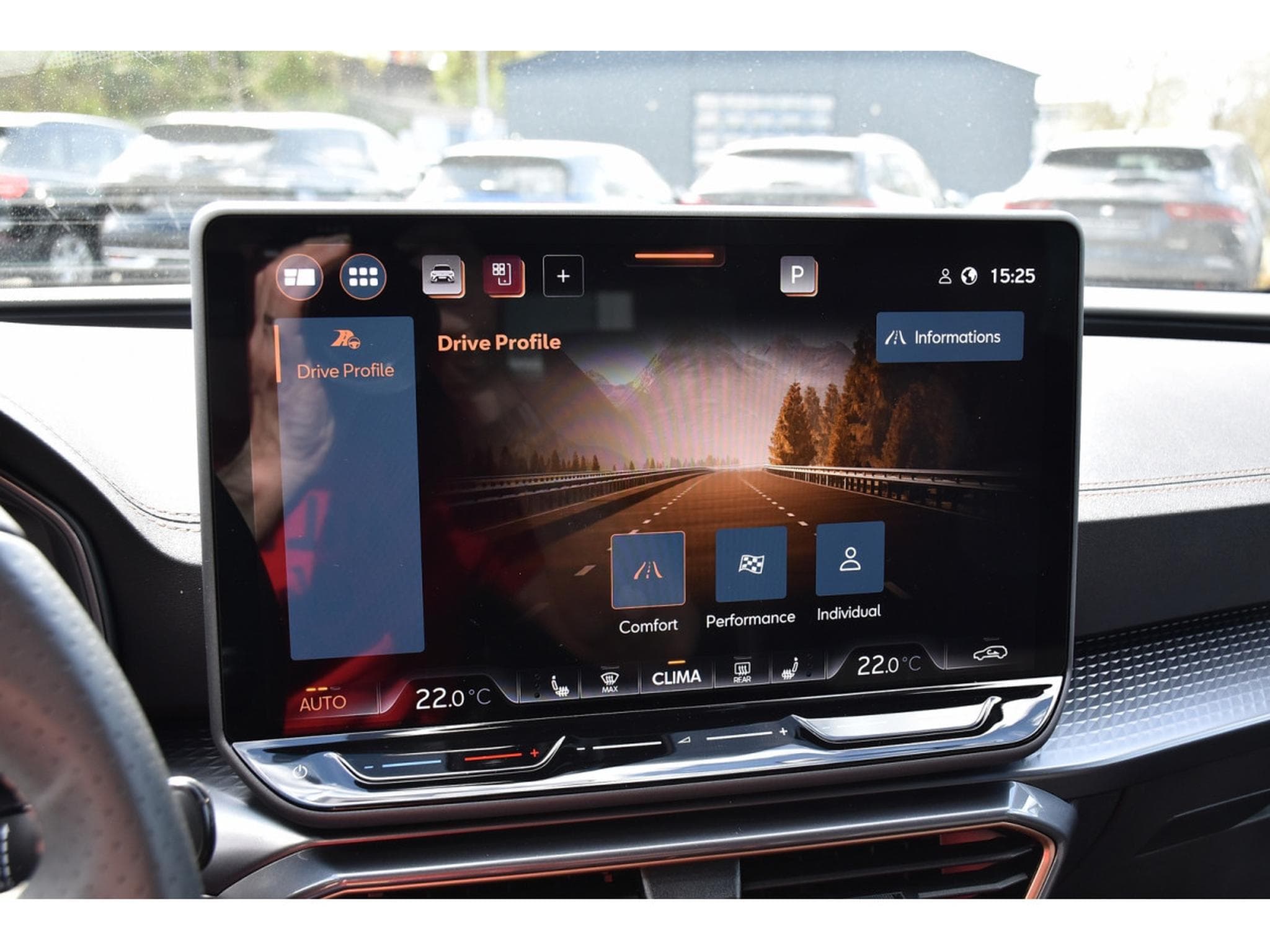 Cupra Leon ST 1.5 eTSI DSG ACC LANE CAM SG CHFF NEUVE (2026) - Foto 16