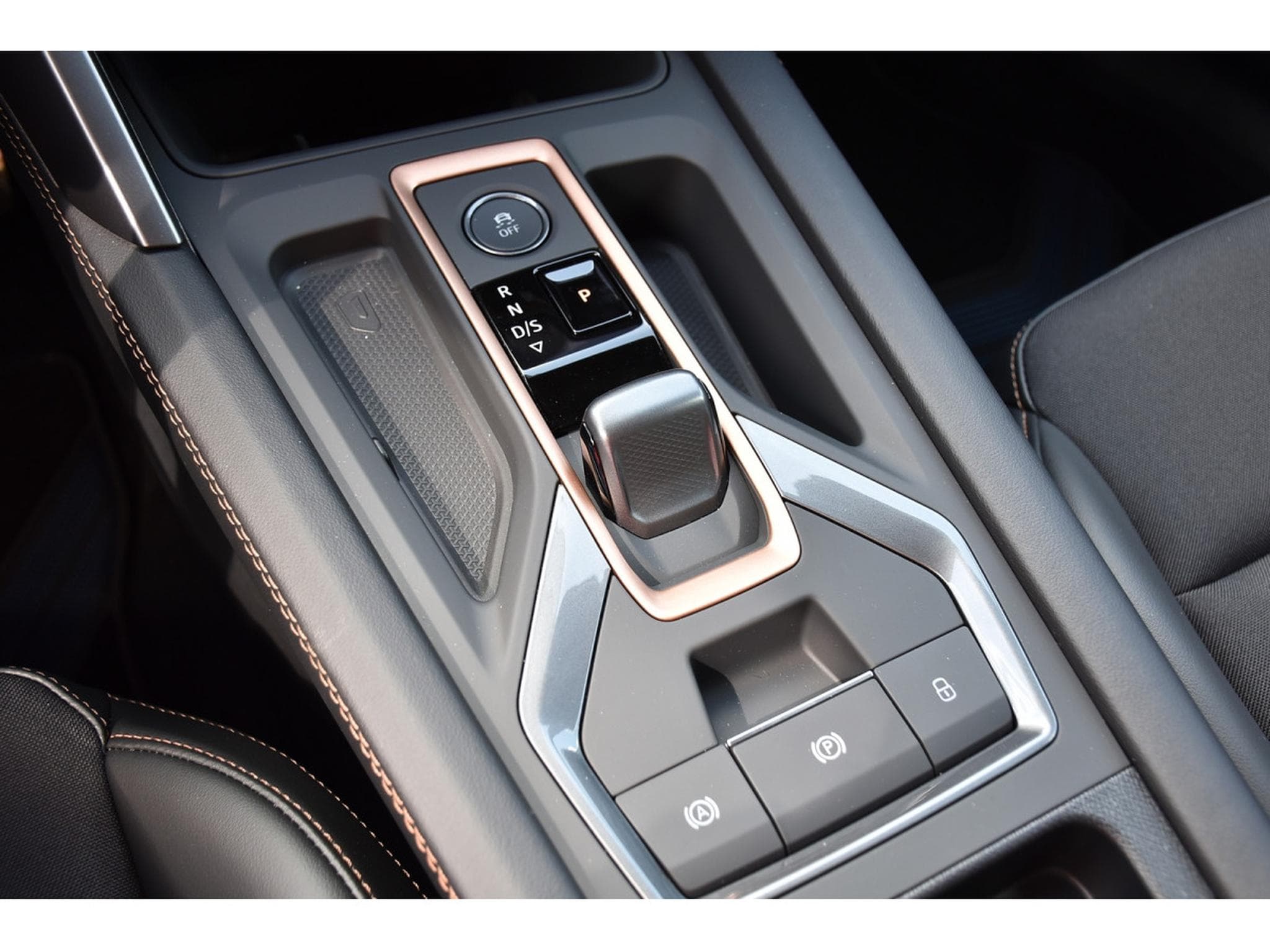 Cupra Leon ST 1.5 eTSI DSG ACC LANE CAM SG CHFF NEUVE (2026) - Foto 20