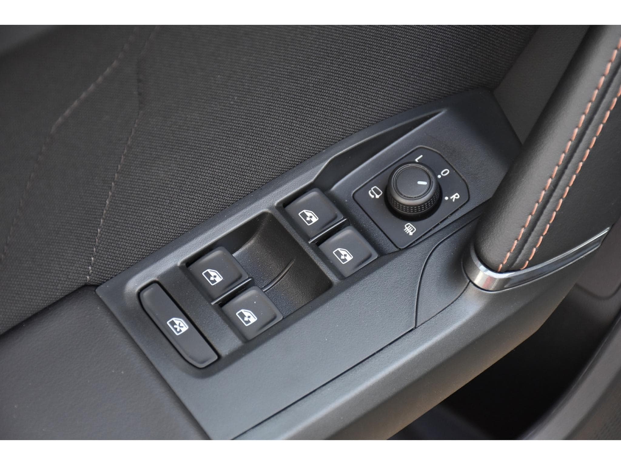 Cupra Leon ST 1.5 eTSI DSG ACC LANE CAM SG CHFF NEUVE (2026) - Foto 24