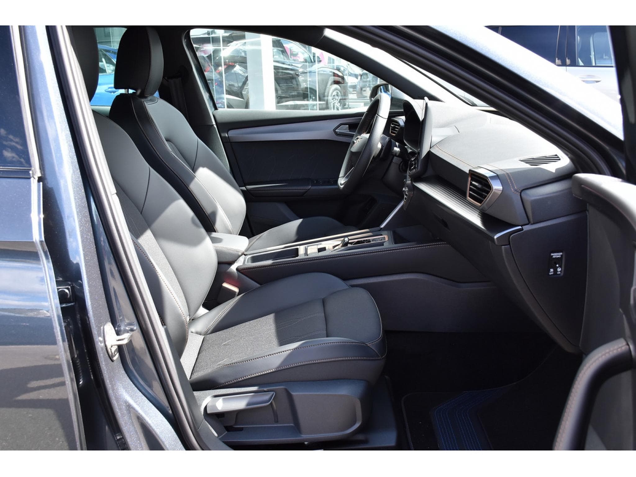 Cupra Leon ST 1.5 eTSI DSG ACC LANE CAM SG CHFF NEUVE (2026) - Foto 7