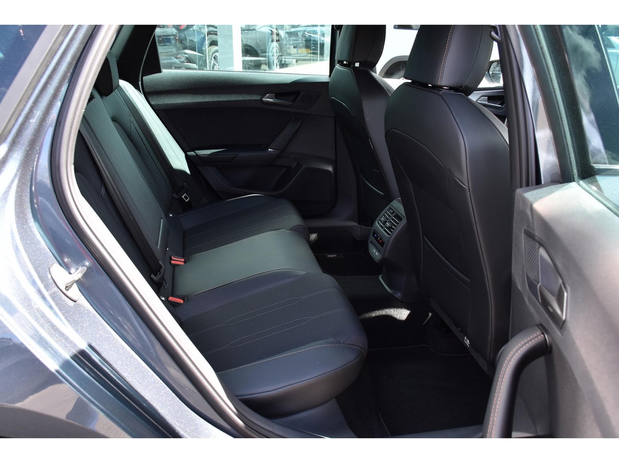 Cupra Leon ST 1.5 eTSI DSG ACC LANE CAM SG CHFF NEUVE (2026) - Foto 8