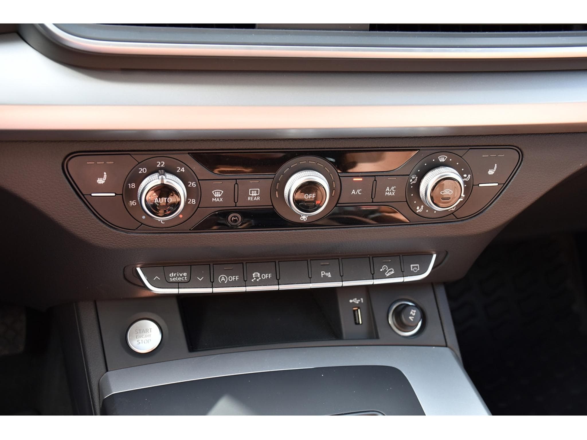 Audi Q5 35 TDI Advanced S-Tronic CUIR GPS LANE ATT RMQ 1° MAIN (2024) - Foto 19