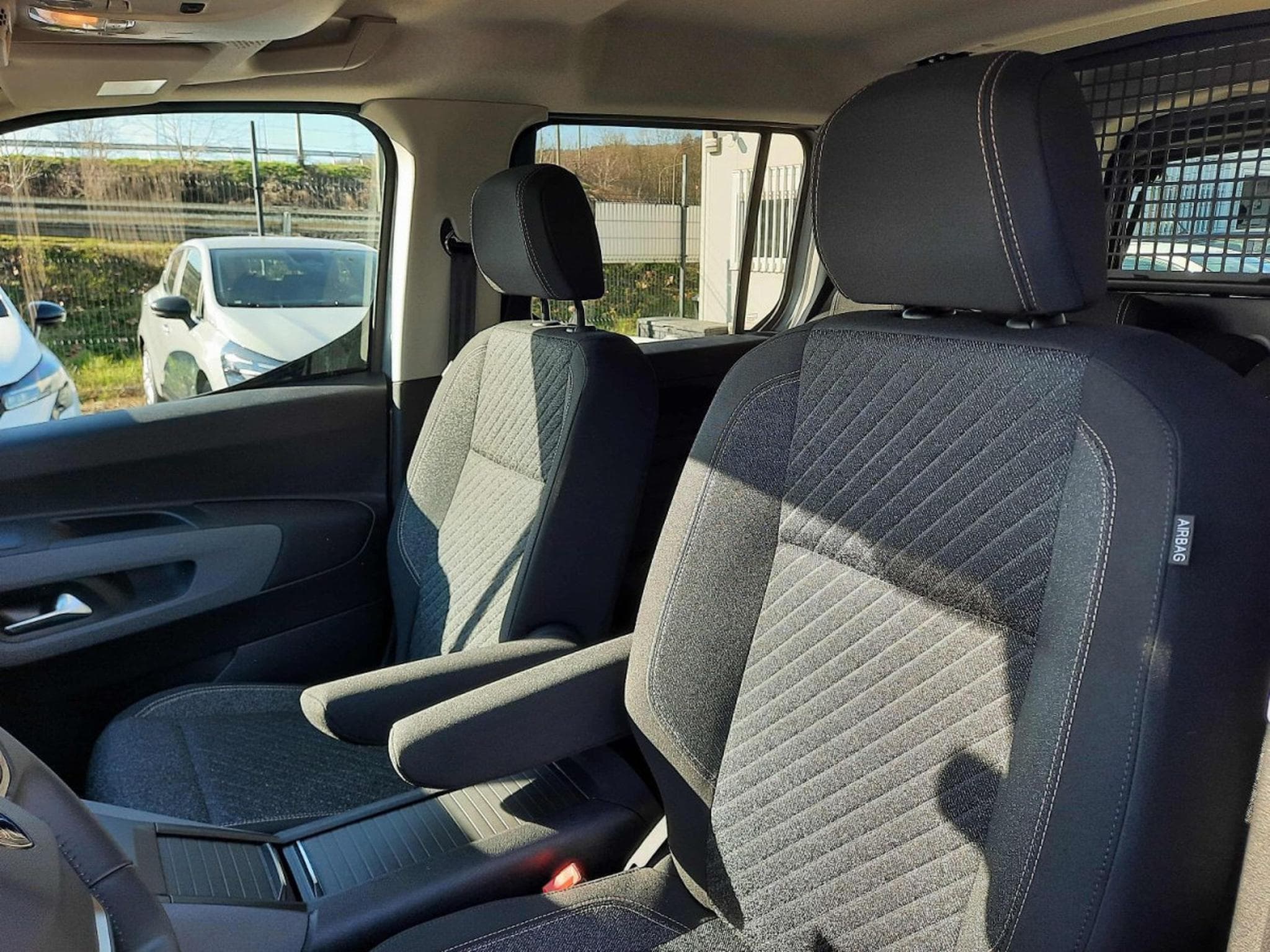 Peugeot Rifter AT 130 N1/NAVY/Kamera (2026) - Foto 14