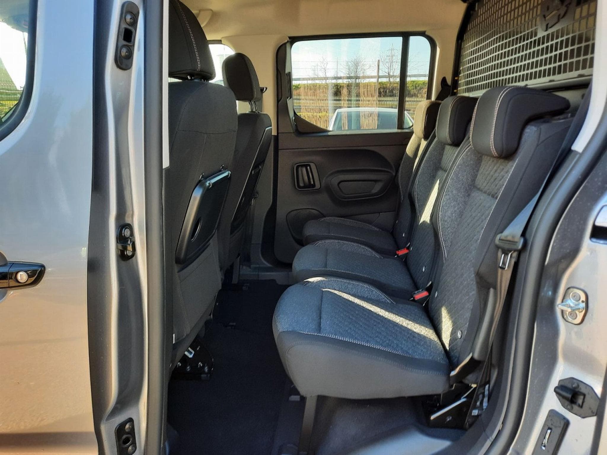 Peugeot Rifter AT 130 N1/NAVY/Kamera (2026) - Foto 15