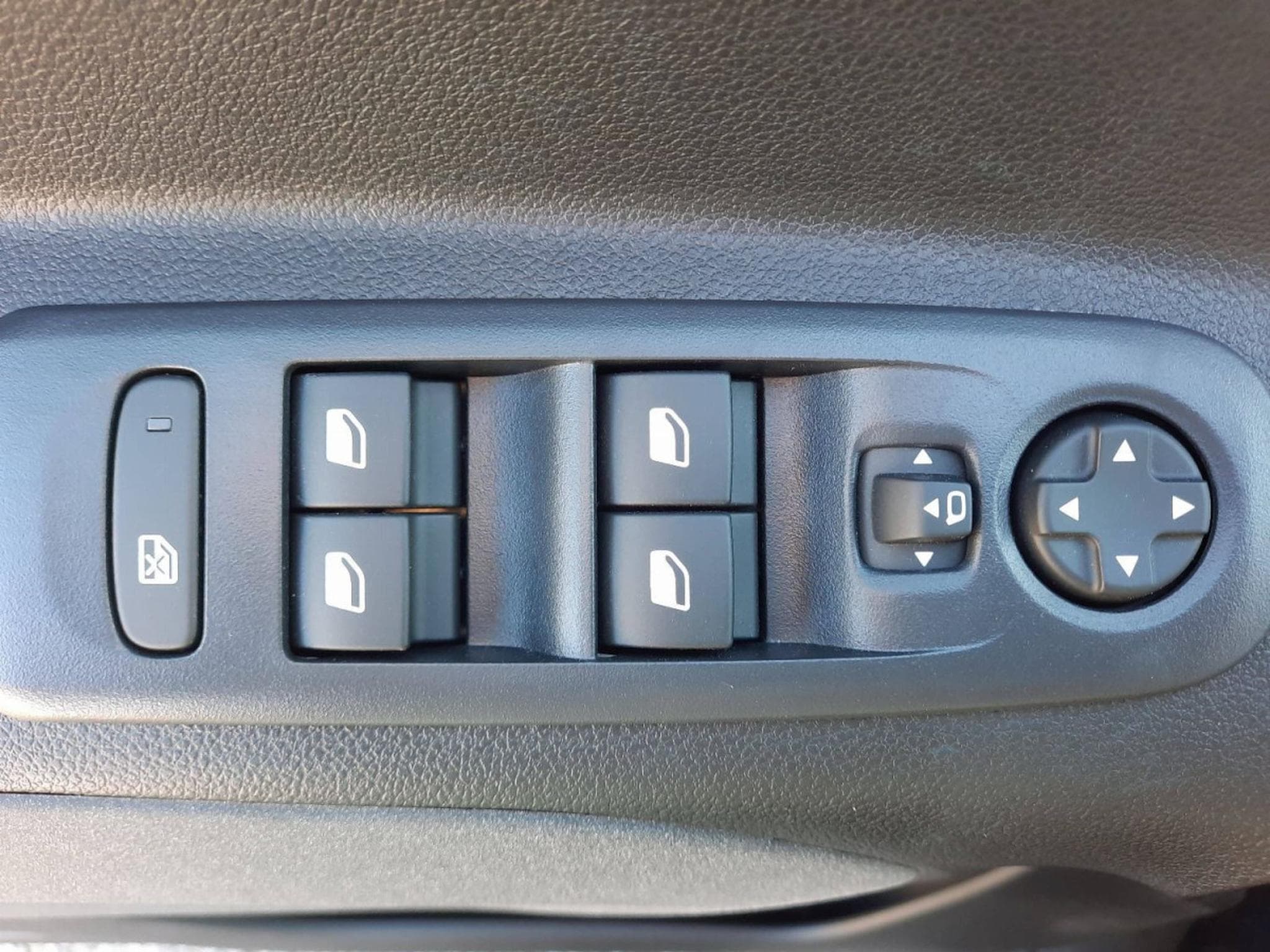 Peugeot Rifter AT 130 N1/NAVY/Kamera (2026) - Foto 17