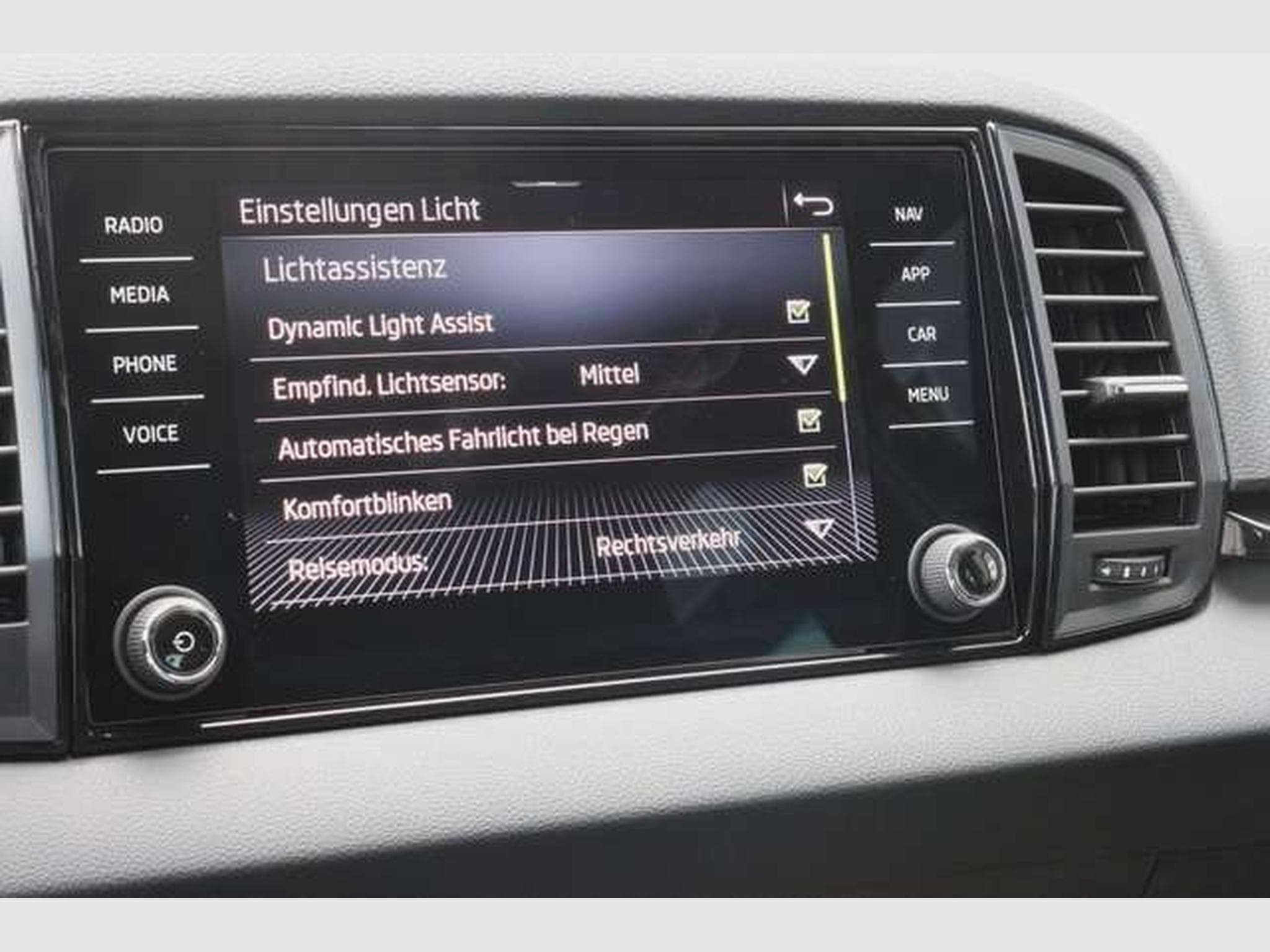 Skoda Karoq Sportline DSG/ACC/Matrix/AHK/Side/5-J Gara (2026) - Photo 17