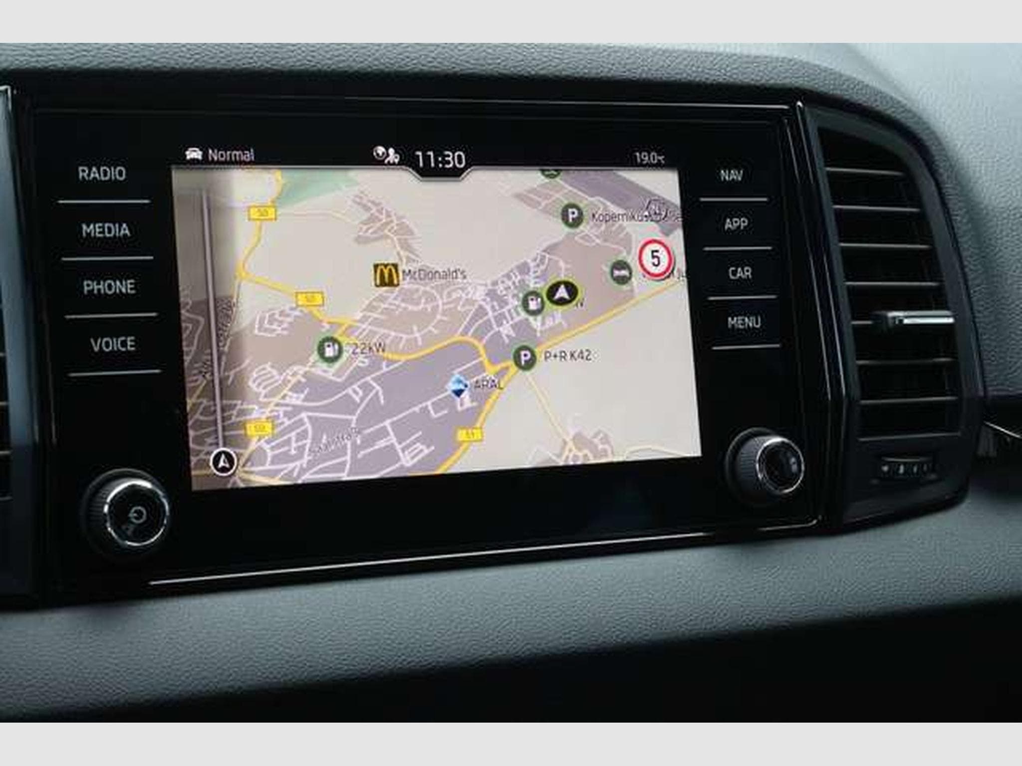 Skoda Karoq Sportline DSG/ACC/Matrix/AHK/Side/5-J Gara (2026) - Photo 12