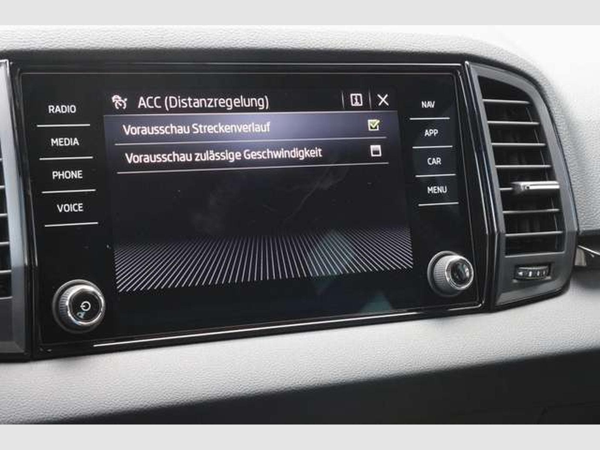 Skoda Karoq Sportline DSG/ACC/Matrix/AHK/Side/5-J Gara (2026) - Photo 15