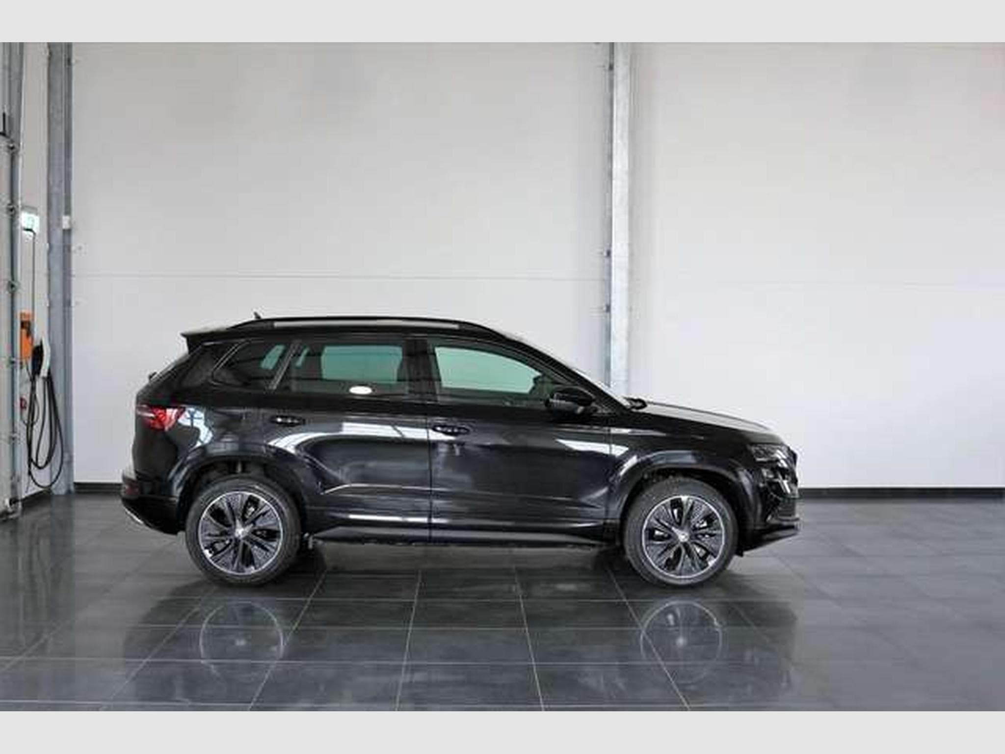 Skoda Karoq Sportline DSG/ACC/Matrix/AHK/Side/5-J Gara (2026) - Photo 2