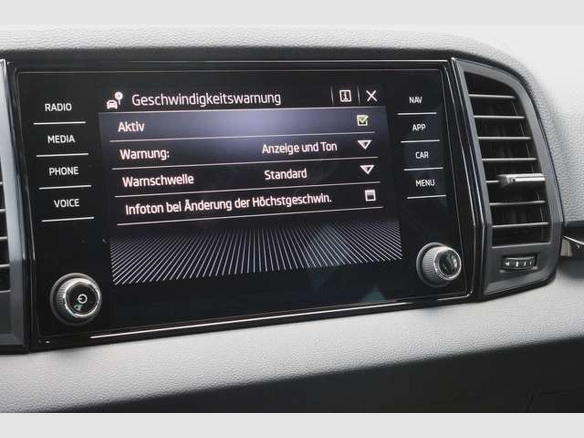 Skoda Karoq Sportline DSG/ACC/Matrix/AHK/Side/5-J Gara (2026) - Photo 21