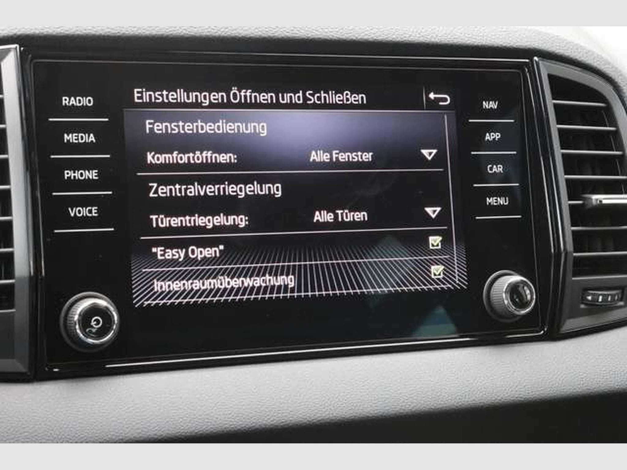 Skoda Karoq Sportline DSG/ACC/Matrix/AHK/Side/5-J Gara (2026) - Photo 19