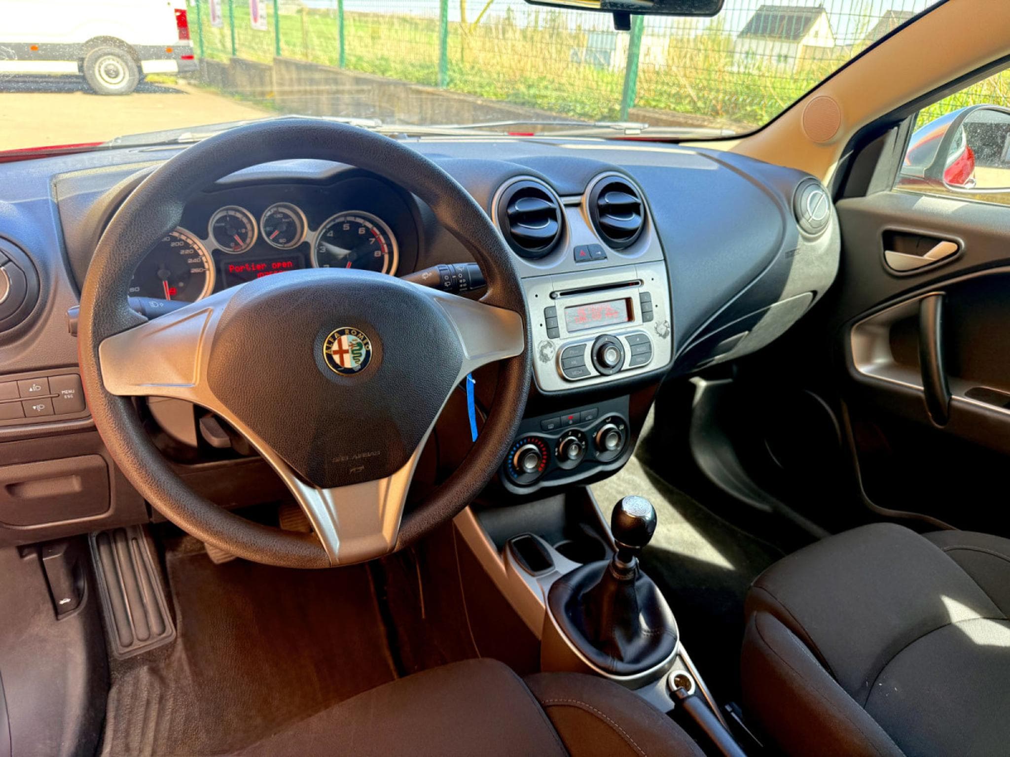 Alfa-Romeo Mito 1.4i Turismo clim (2012) - Foto 5