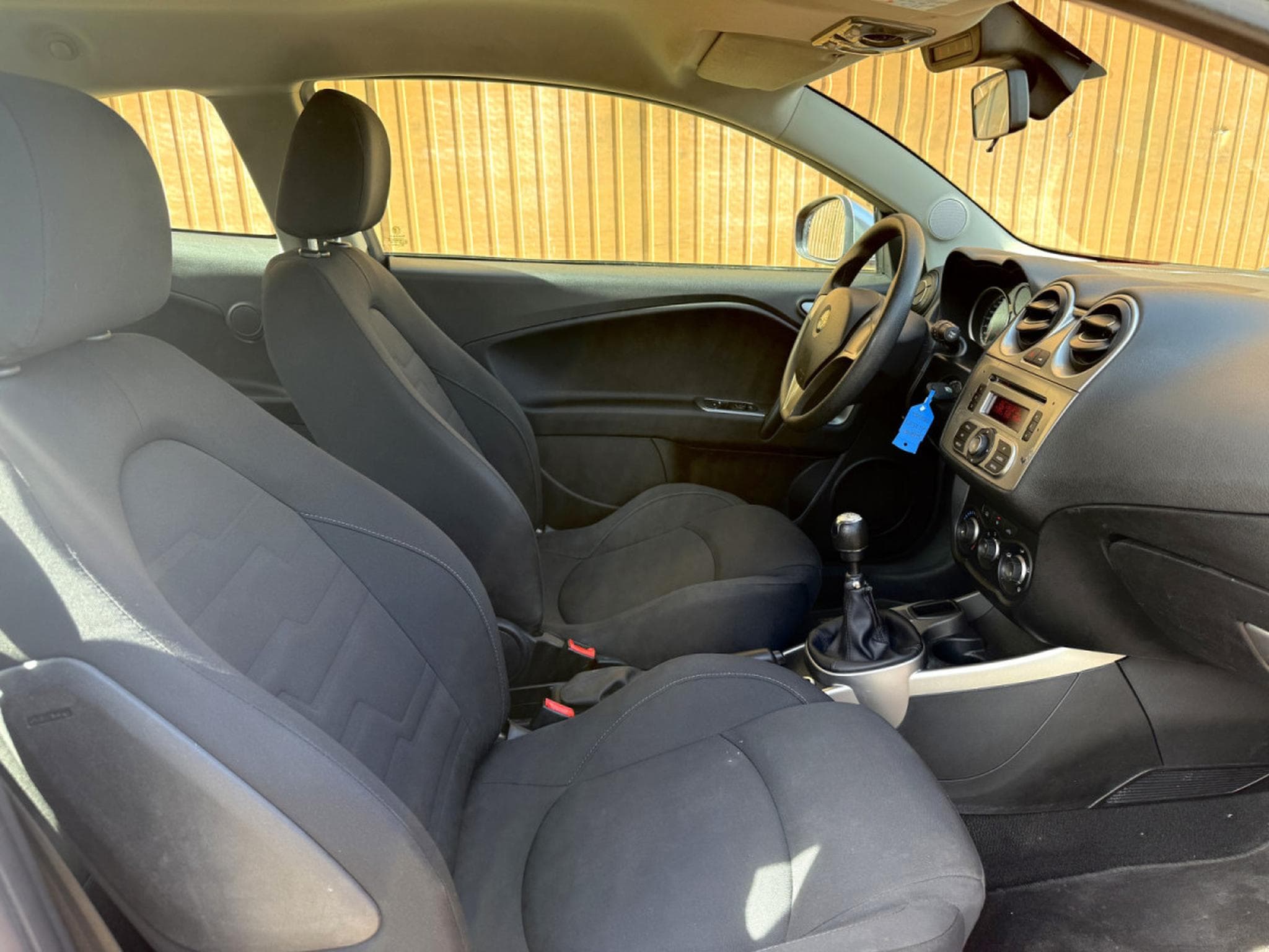 Alfa-Romeo Mito 1.4i Turismo clim (2012) - Foto 7