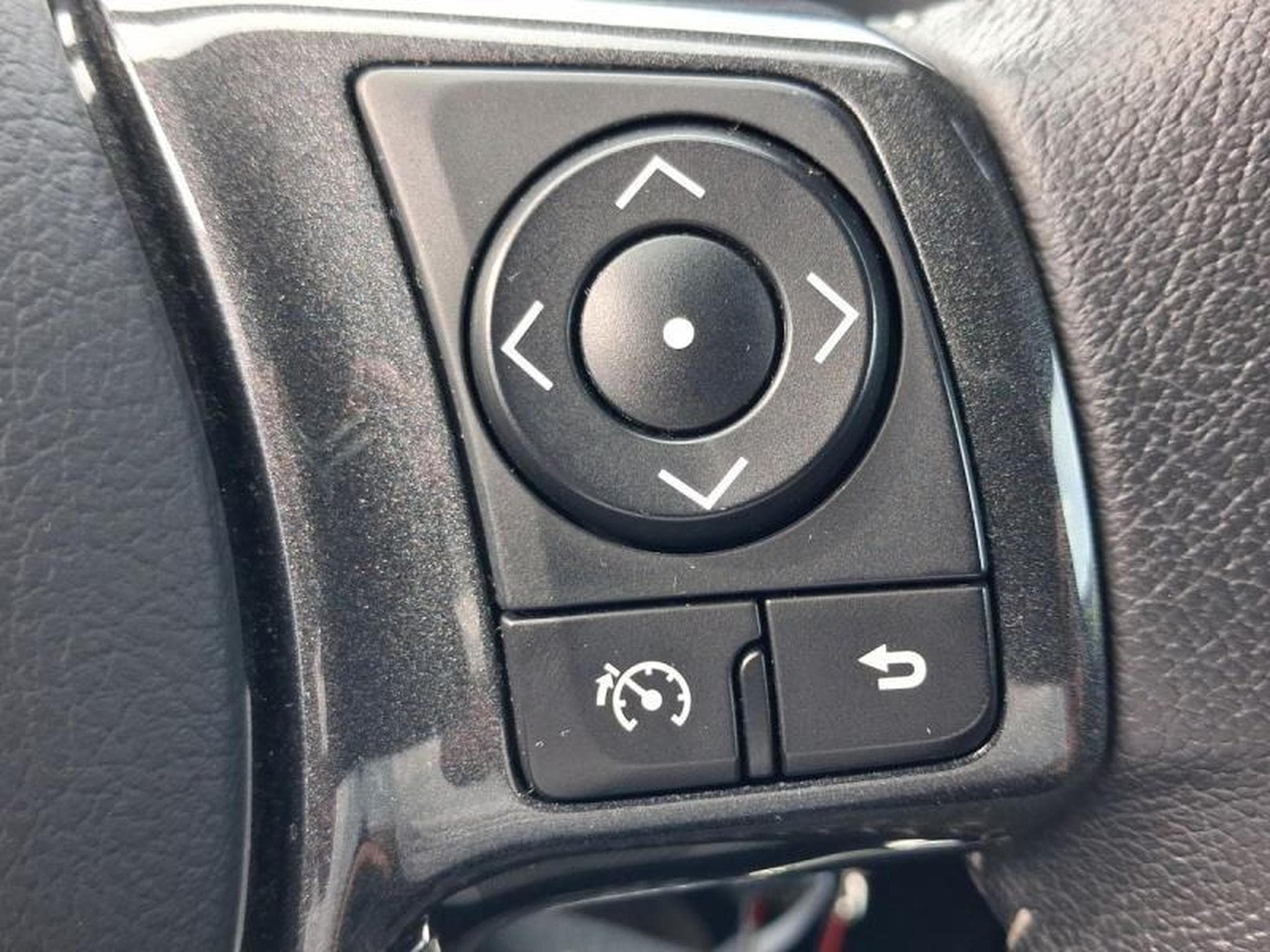 Toyota Yaris Y20 (2019) - Photo 20