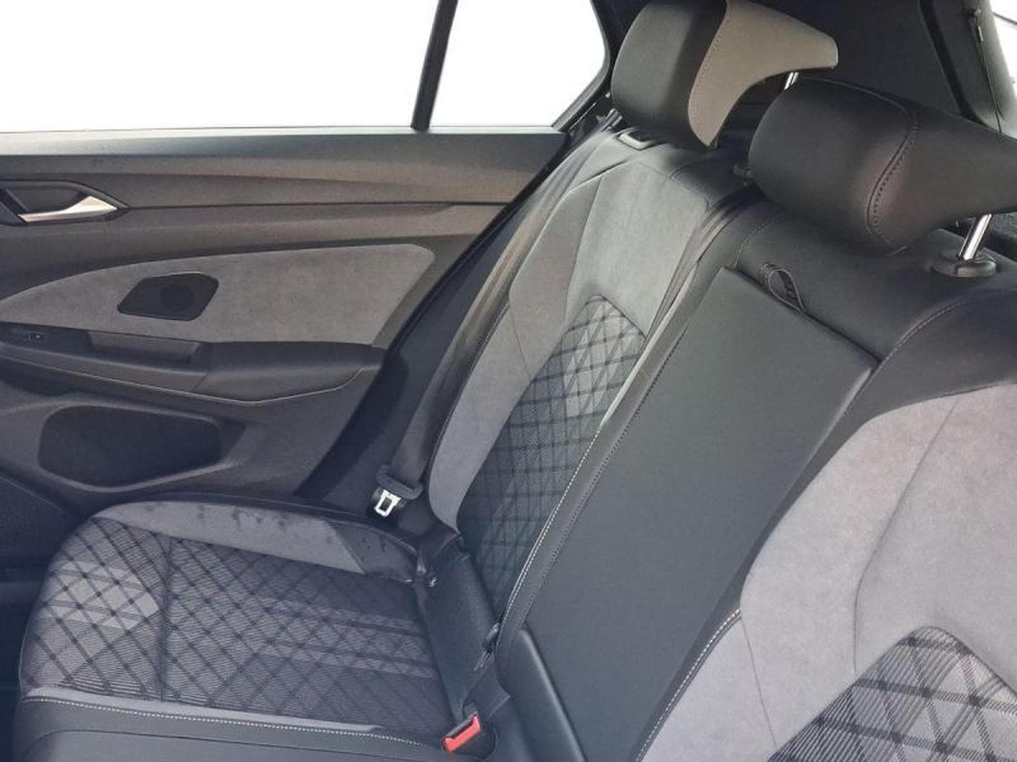 VW Golf VIII R-Line (2024) - Photo 11