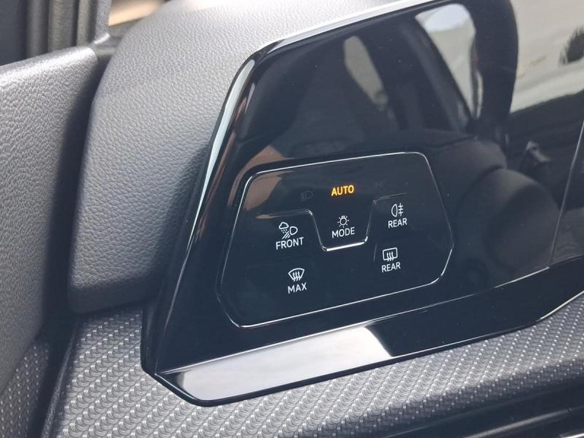 VW Golf VIII R-Line (2024) - Photo 21