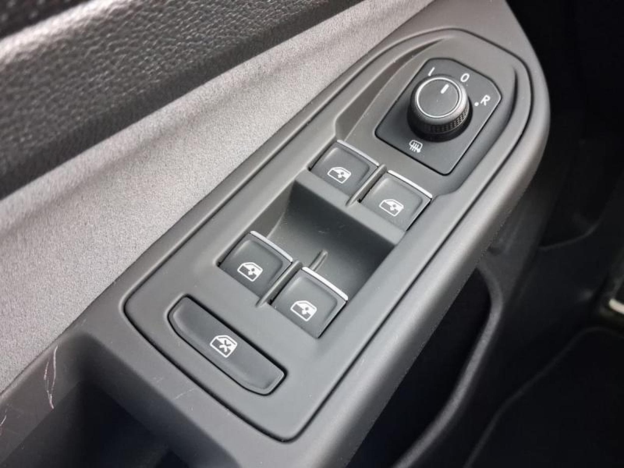 VW Golf VIII R-Line (2024) - Photo 22