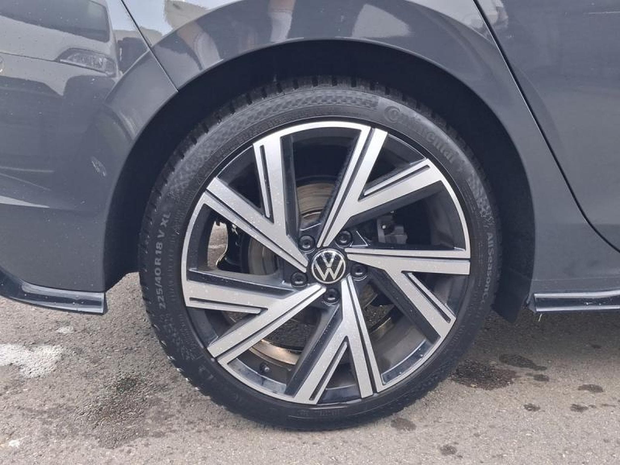 VW Golf VIII R-Line (2024) - Photo 6