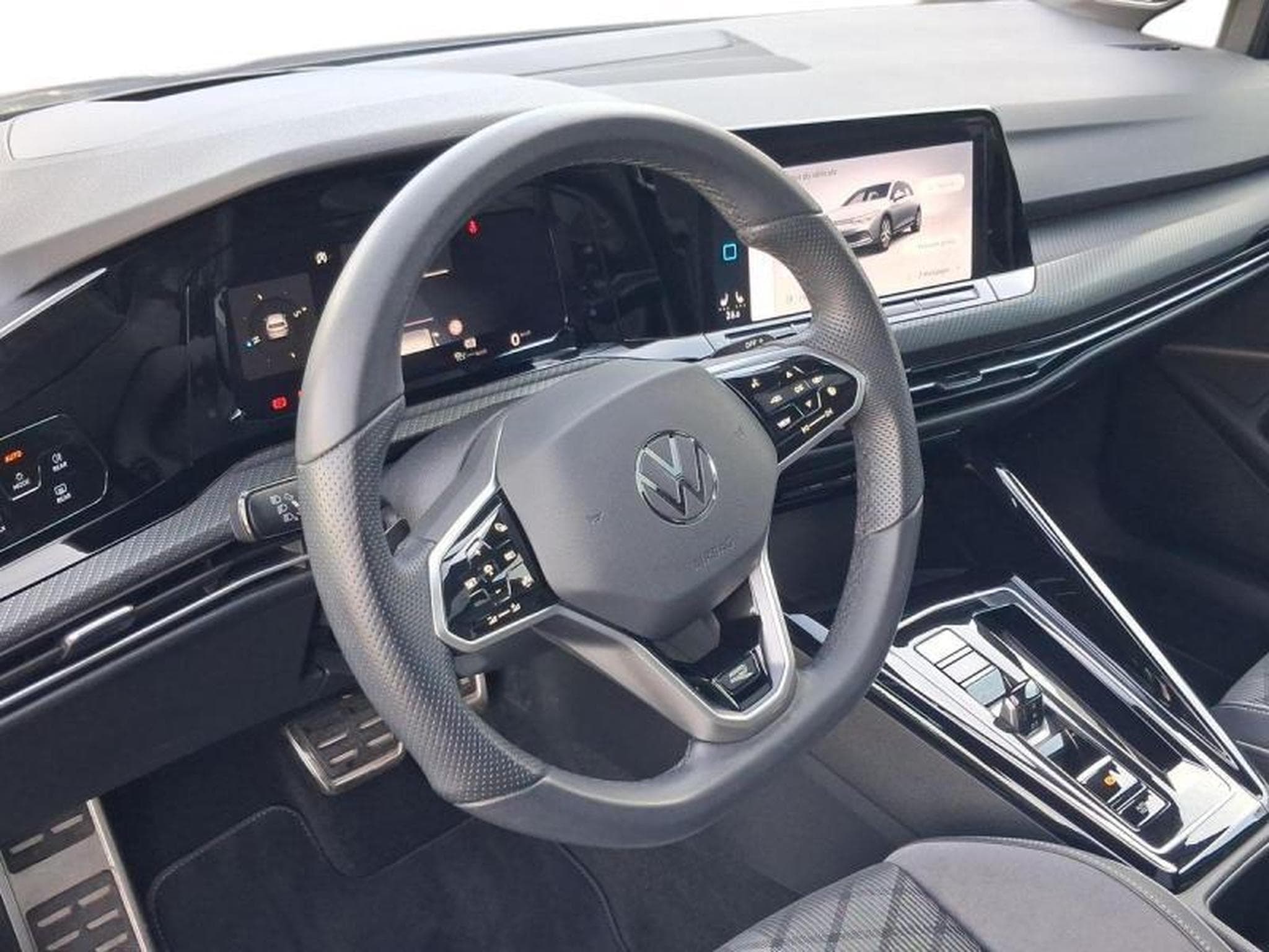 VW Golf VIII R-Line (2024) - Photo 7