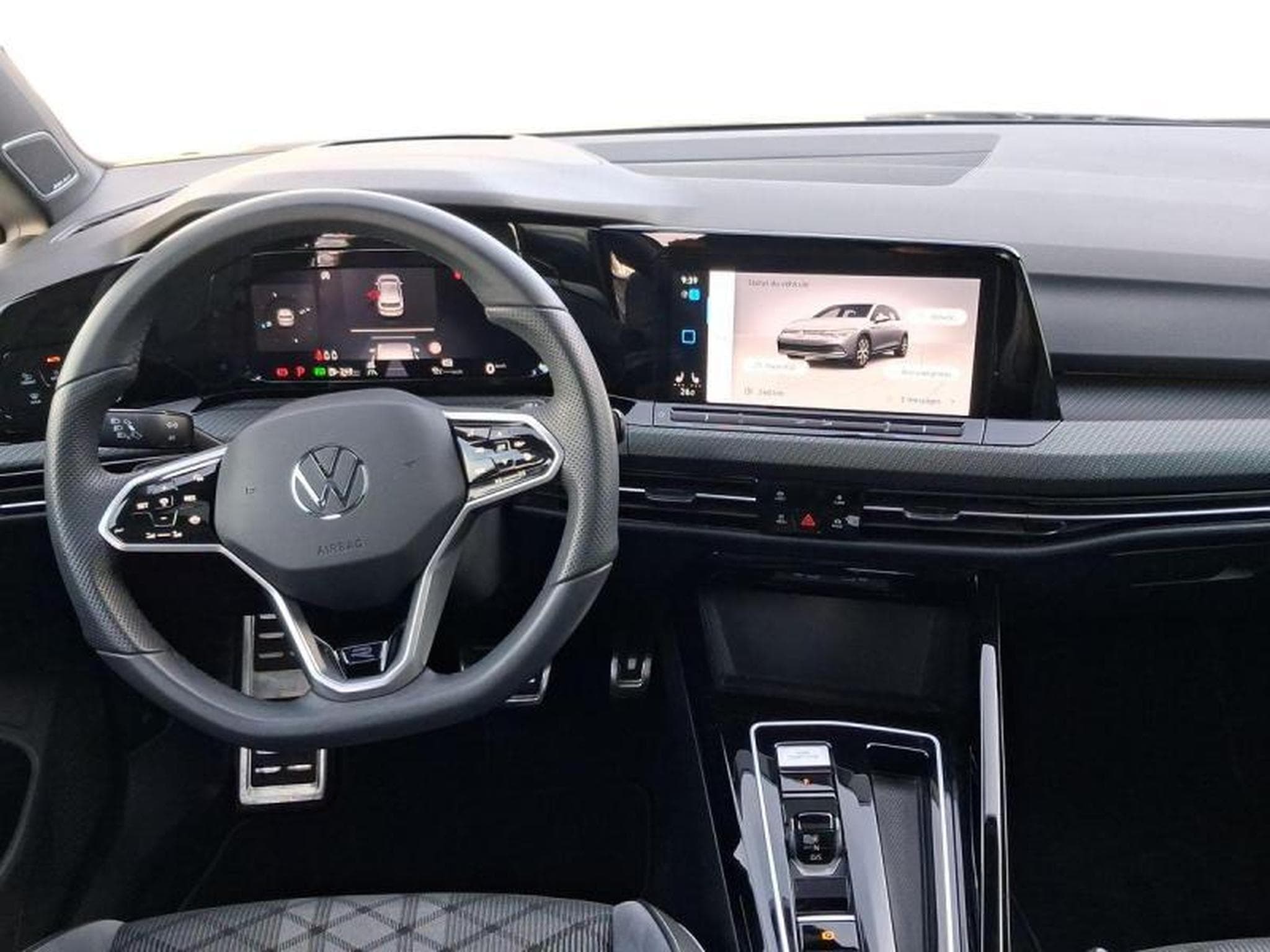 VW Golf VIII R-Line (2024) - Photo 8